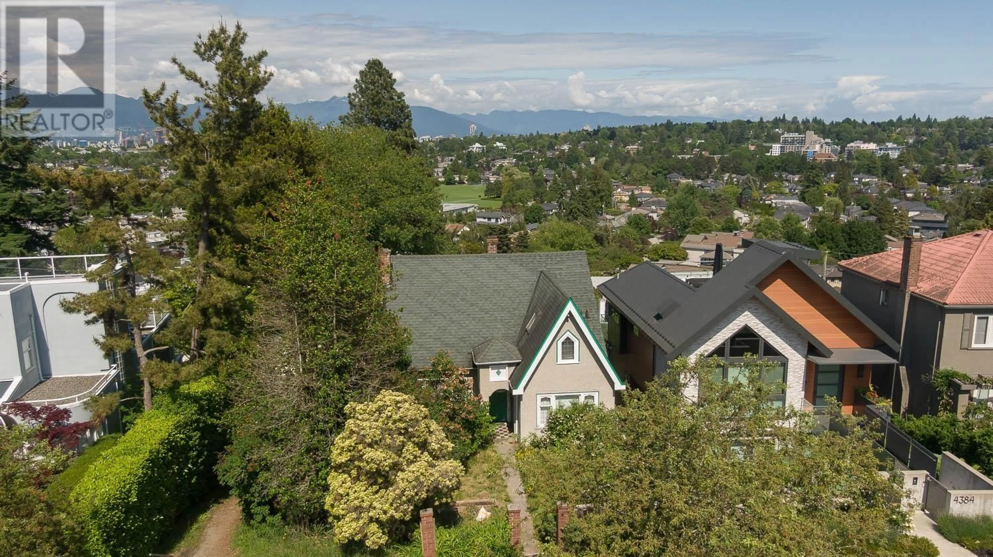A pic from outside/outdoor area/front of a property/back of a property/a pic from drone, mountain view for 4376 QUESNEL DRIVE, Vancouver British Columbia V6L2X6