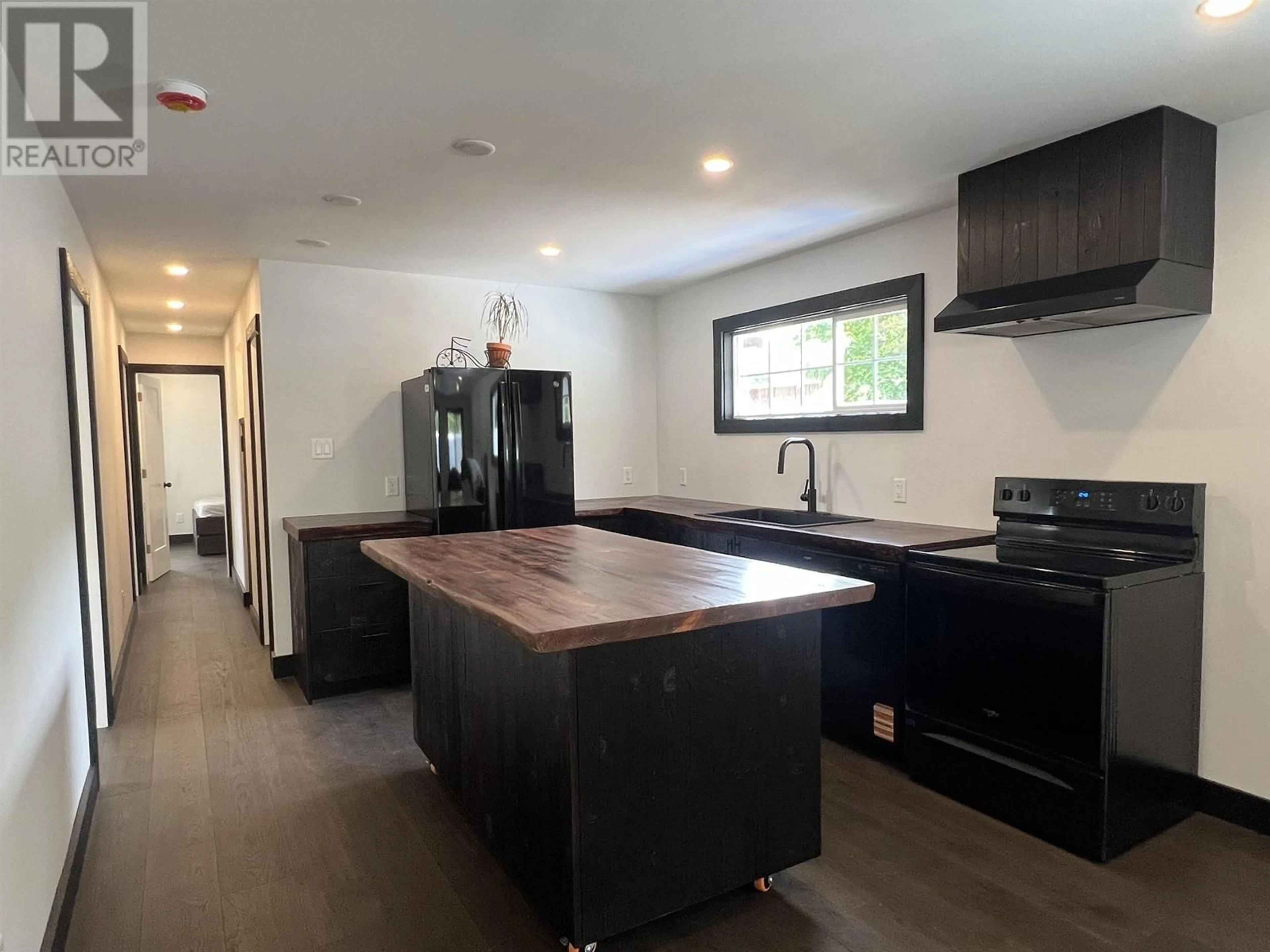 Open concept kitchen, unknown for 26 - 40157 GOVERNMENT ROAD, Squamish British Columbia V8B0N7