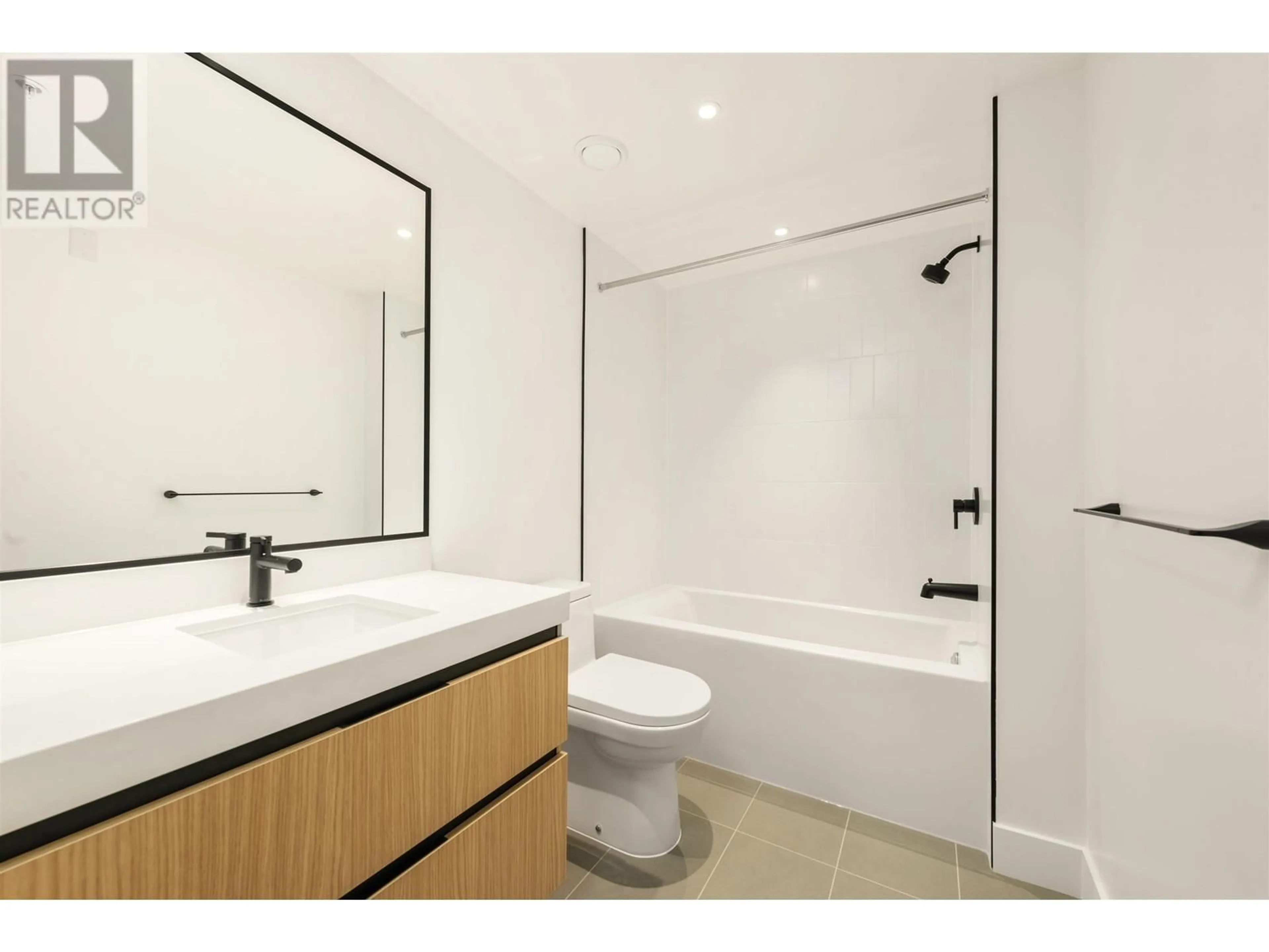 Standard bathroom, ceramic/tile floor for 110 - 2235 BROADWAY, Vancouver British Columbia V5N0J5