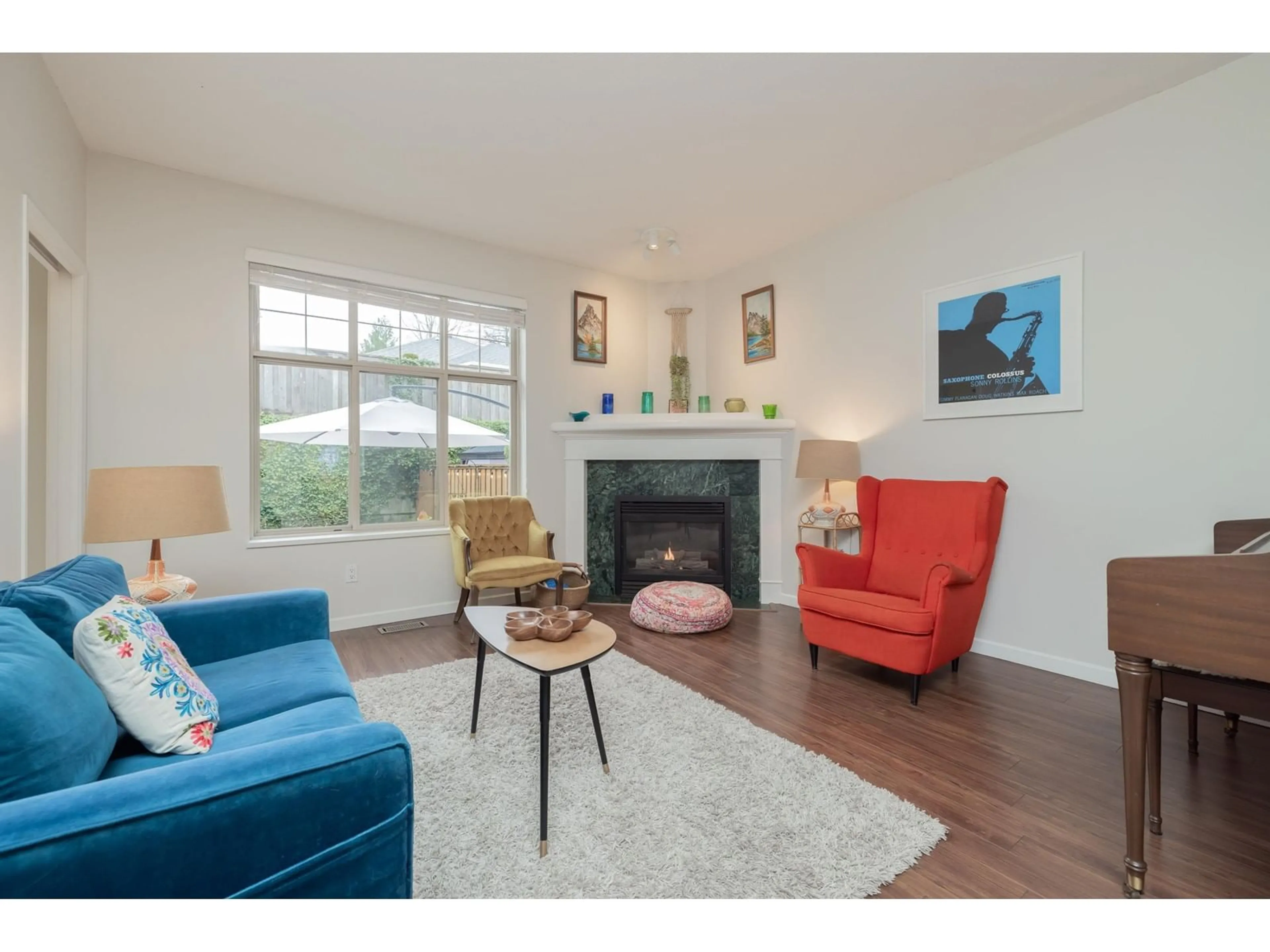 Living room with furniture, wood/laminate floor for 121 - 20820 87, Langley British Columbia V1M3W5