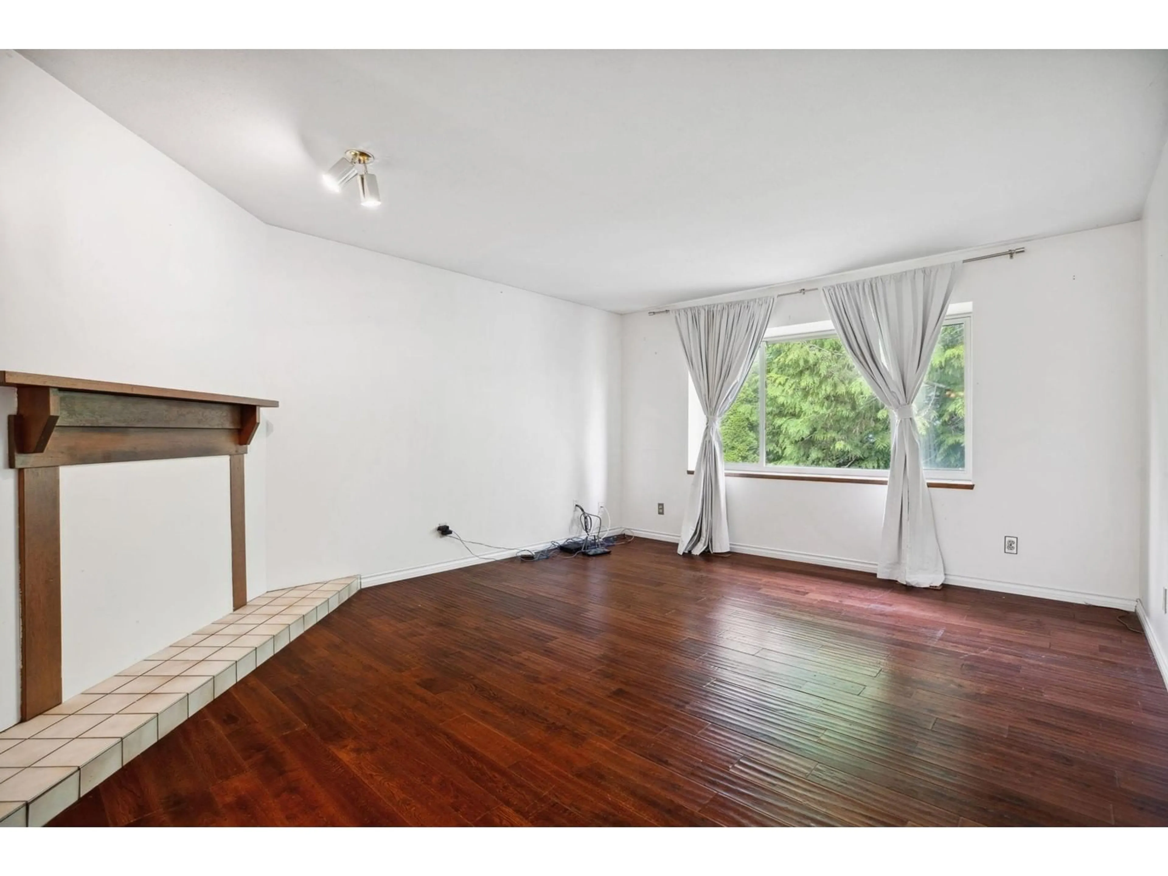 A pic of a room for 1568 161, Surrey British Columbia V4A4X8