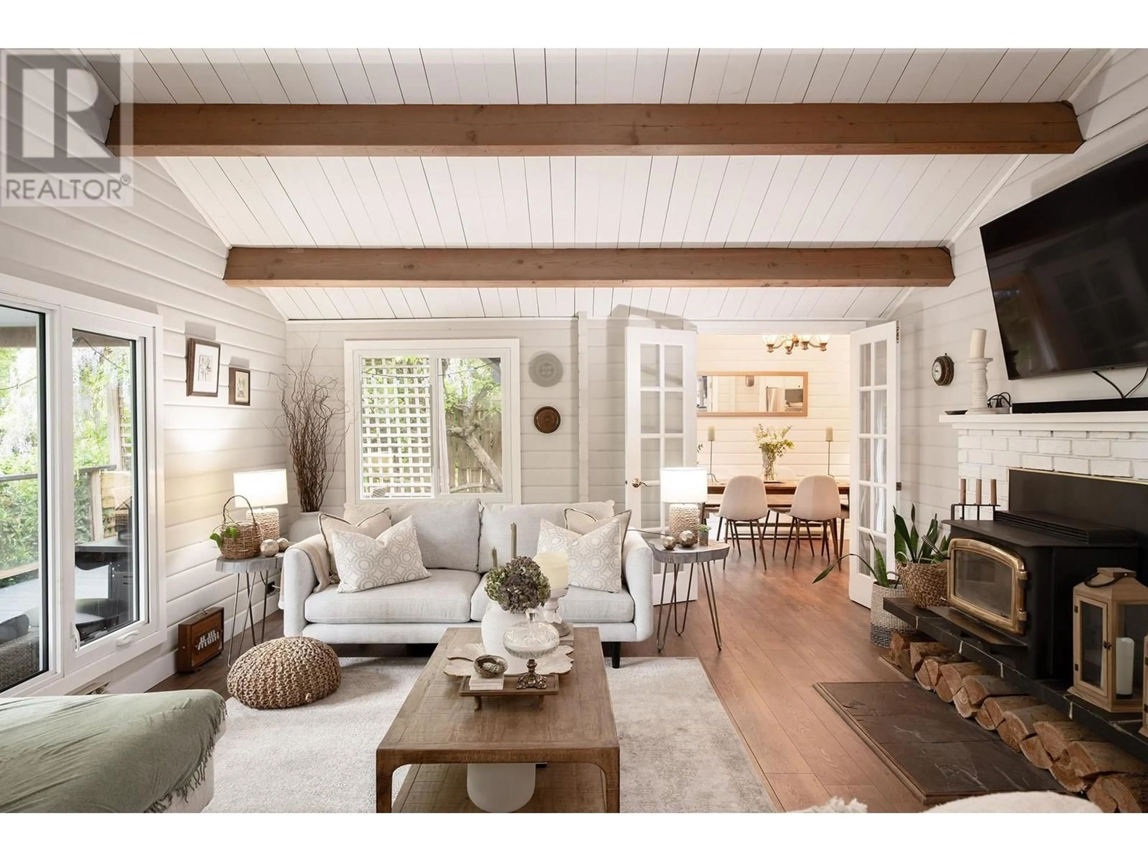 Living room with furniture, wood/laminate floor for 1565 WHITESAILS DRIVE, Bowen Island British Columbia V0N1G2