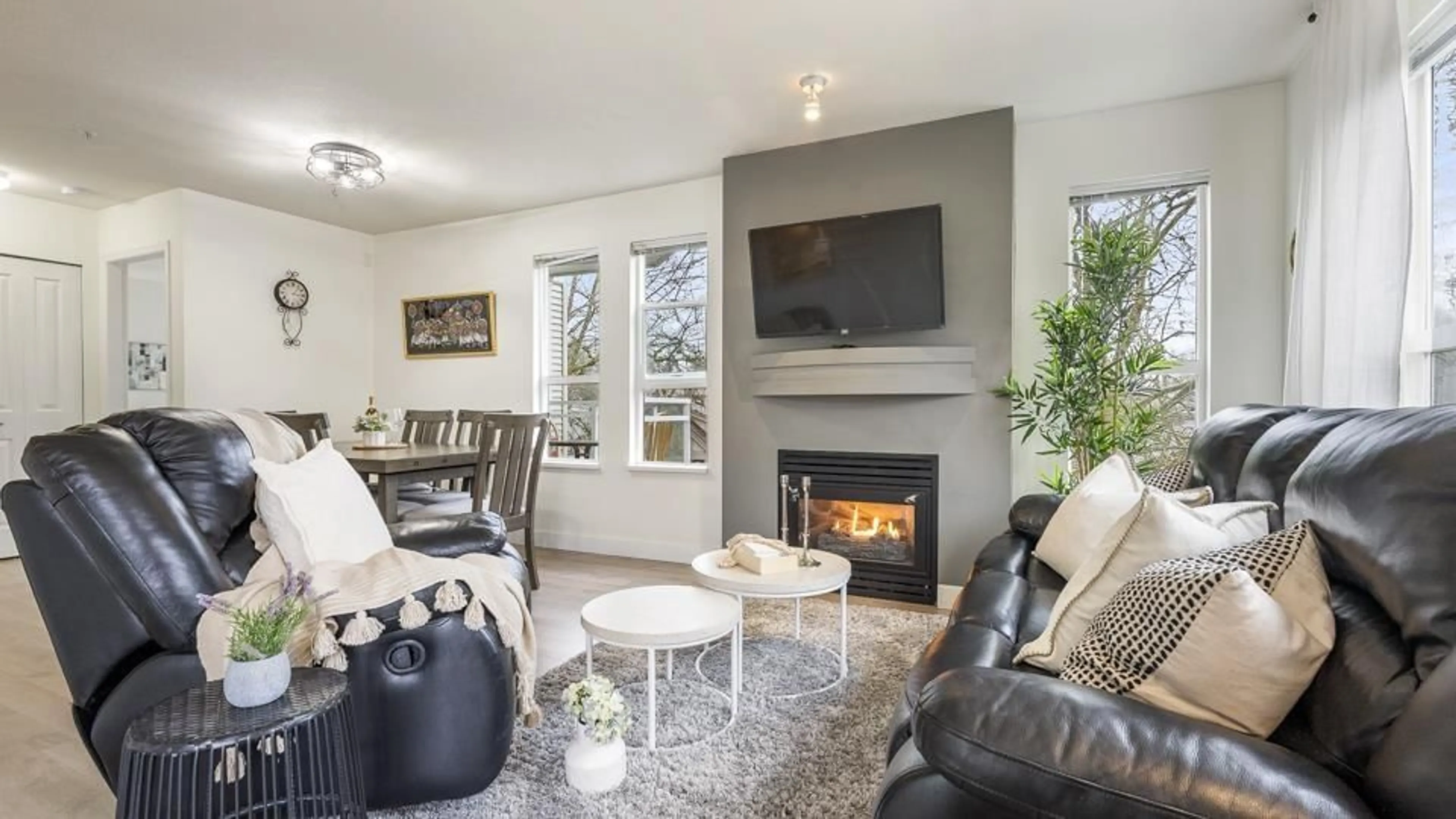 Living room with furniture, unknown for 312 - 10188 155, Surrey British Columbia V3R0R6