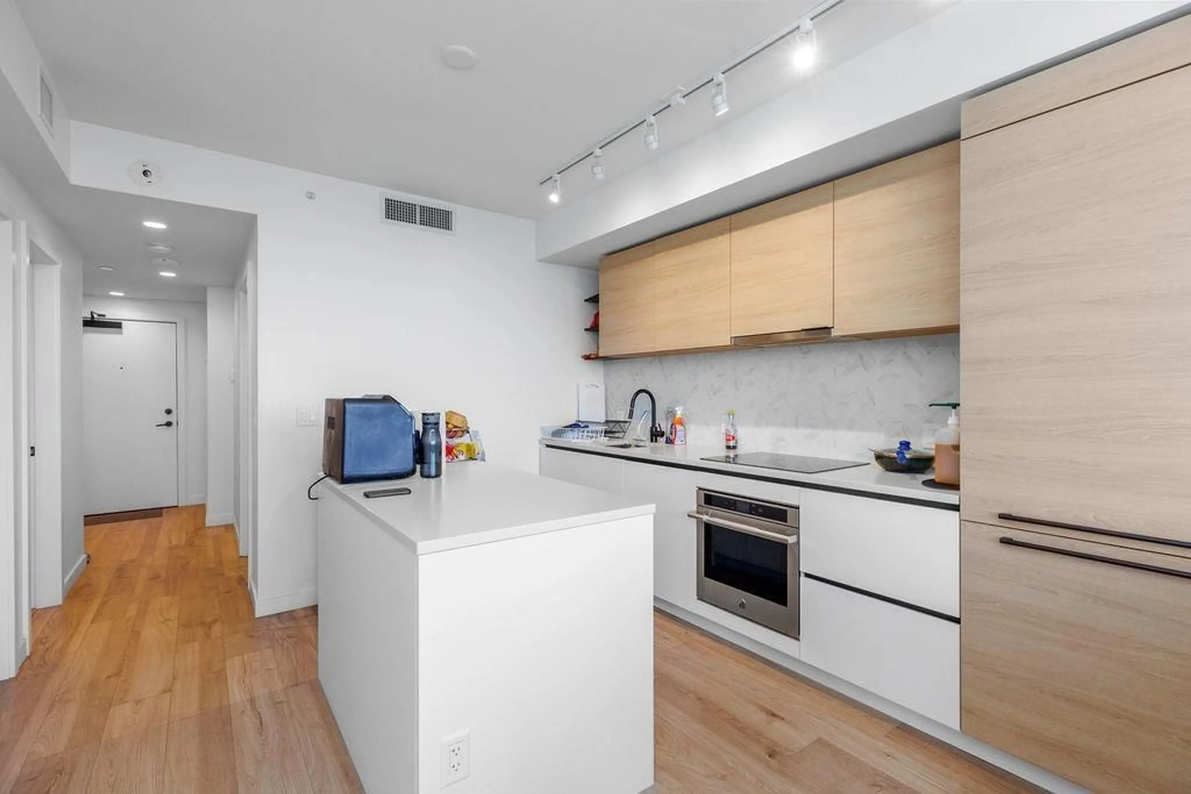 Standard kitchen, wood/laminate floor for 2601 - 10448 UNIVERSITY, Surrey British Columbia V0V0V0