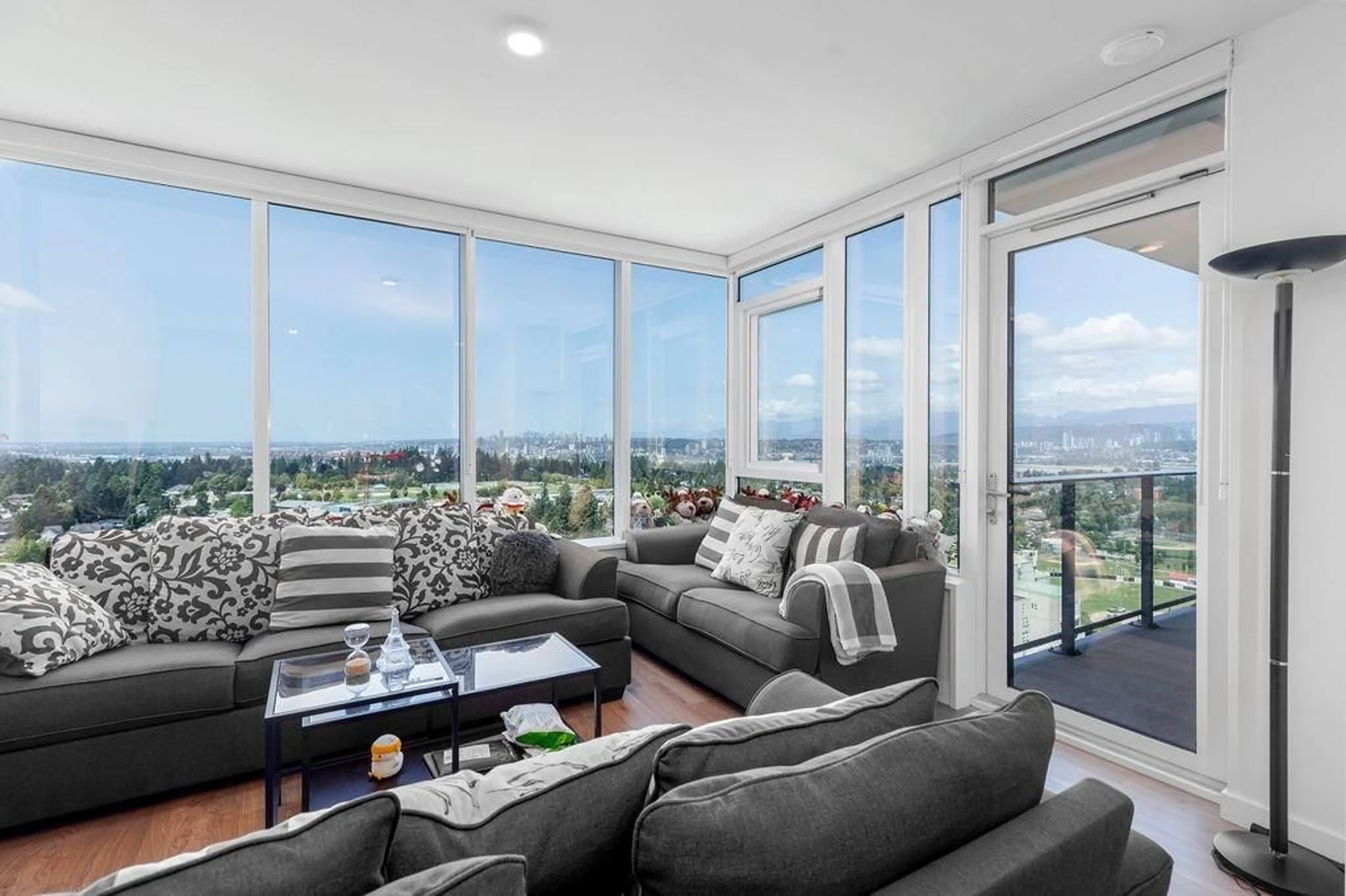 Living room with furniture, unknown for 2601 - 10448 UNIVERSITY, Surrey British Columbia V0V0V0