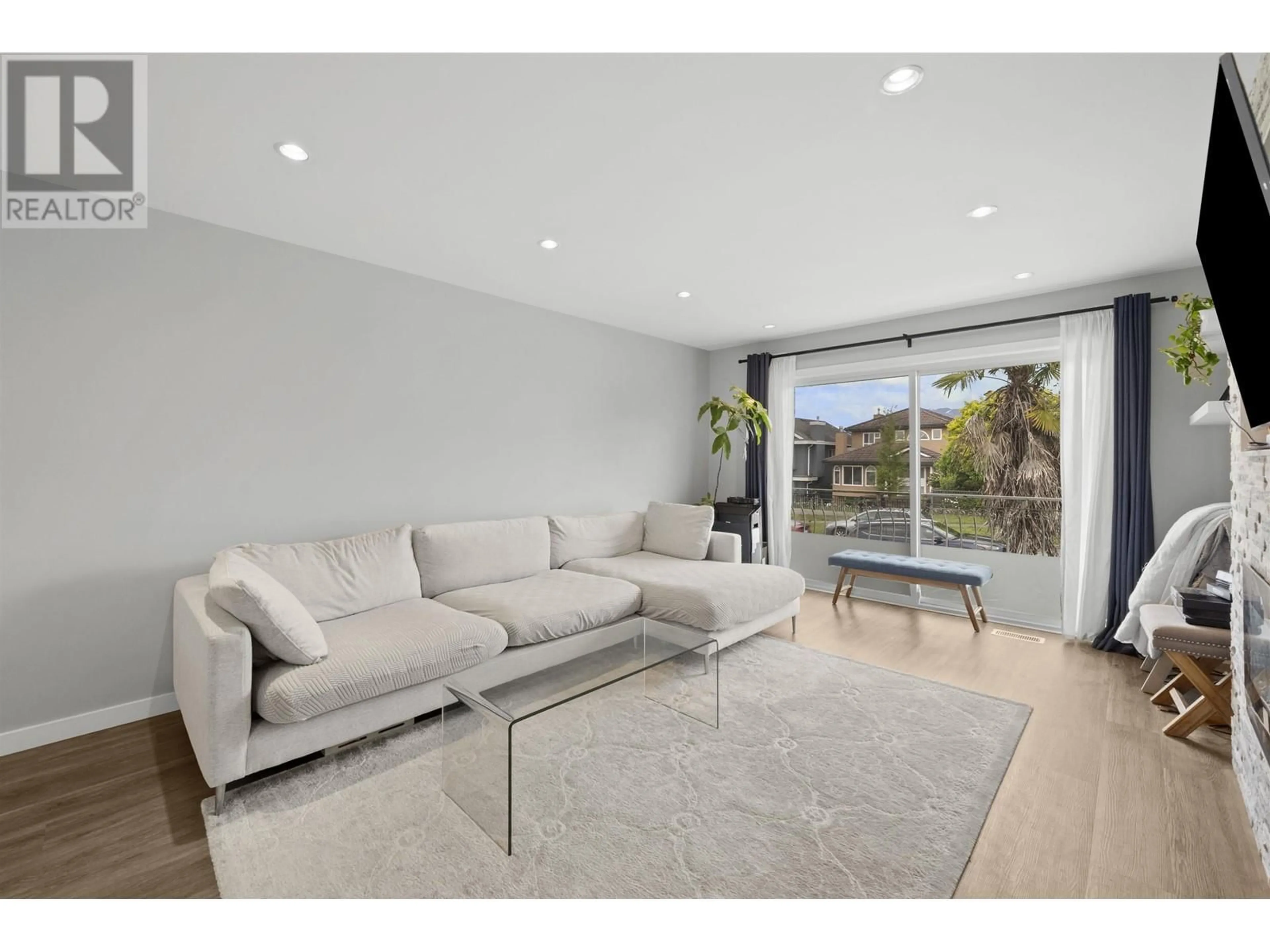Living room with furniture, unknown for 3160 6TH AVENUE, Vancouver British Columbia V5M1S5