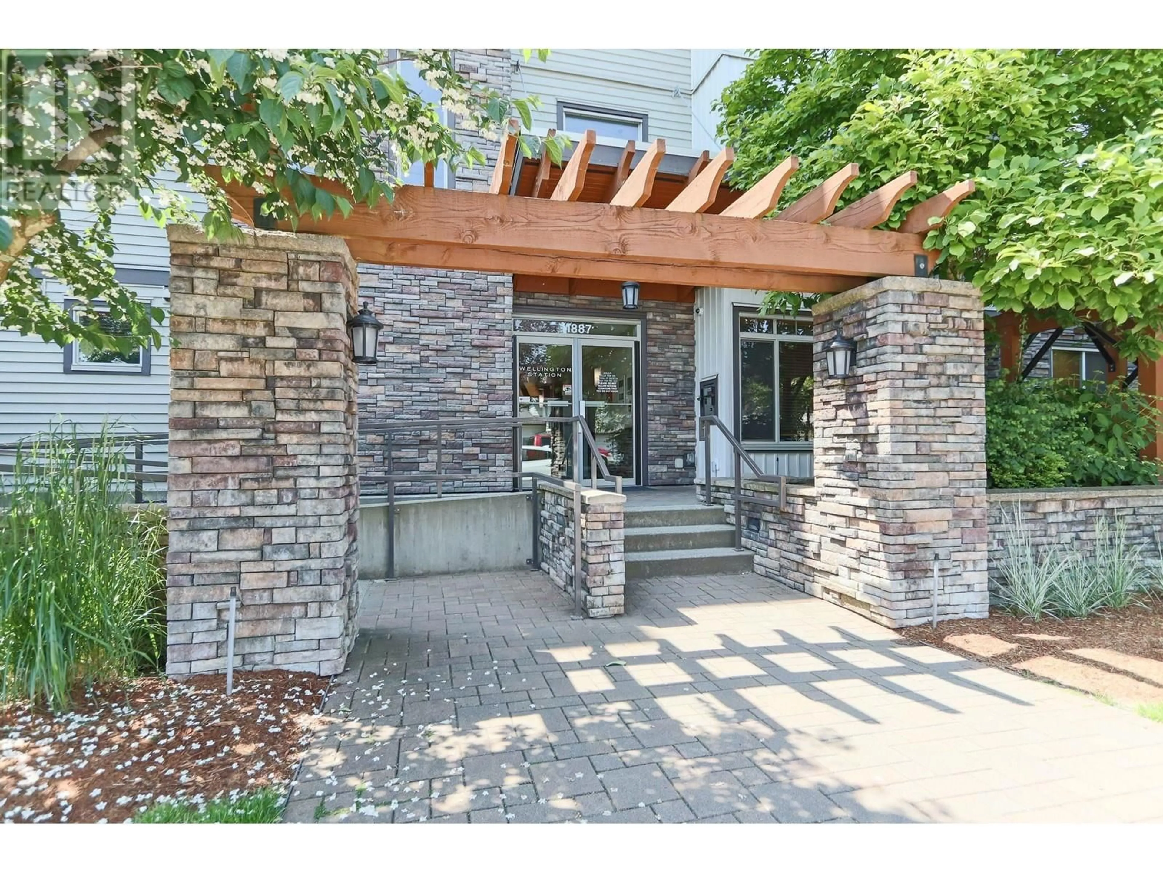 Indoor entryway for 413 - 11887 BURNETT STREET, Maple Ridge British Columbia V2X6P6