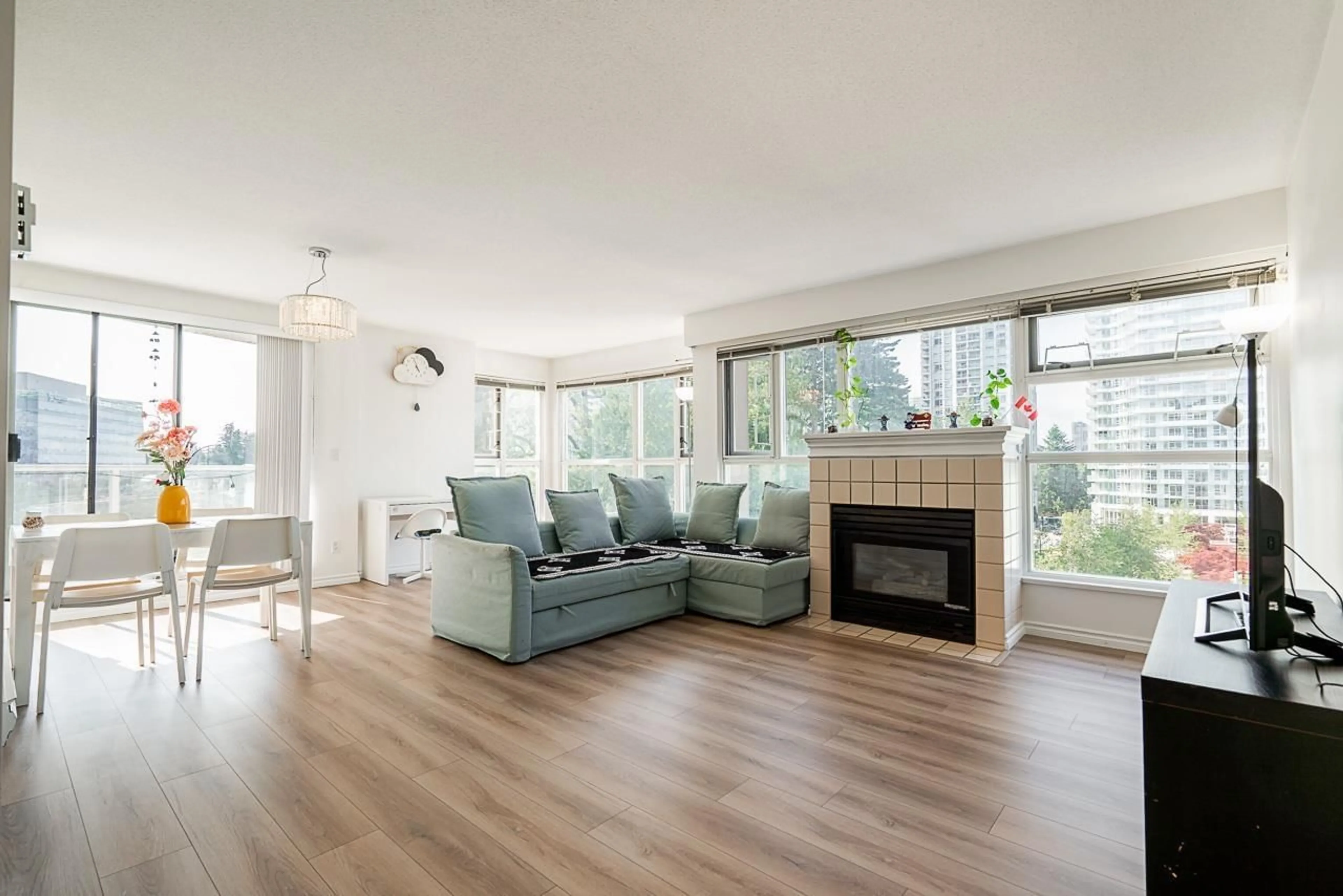 Living room with furniture, wood/laminate floor for 708 - 9830 WHALLEY, Surrey British Columbia V3T5S7