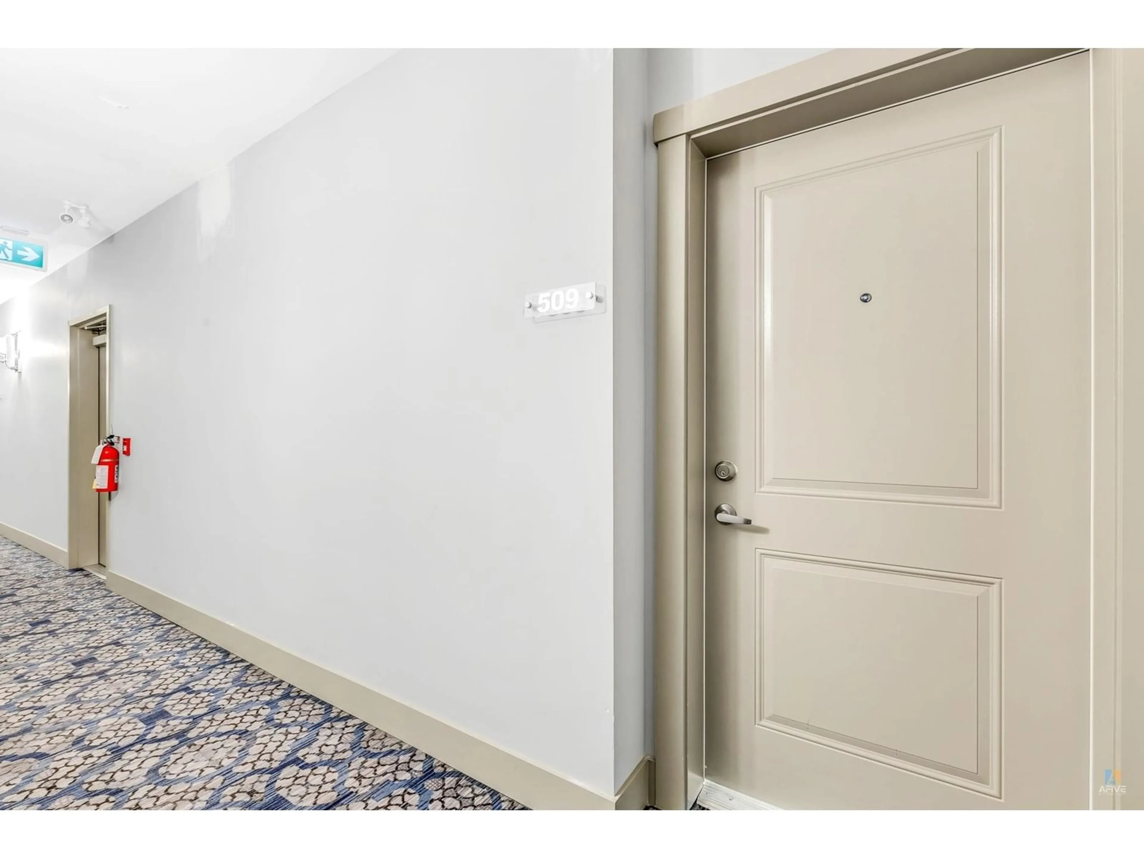 Indoor foyer for 509 - 9983 BARNSTON EAST, Surrey British Columbia V4N6T3