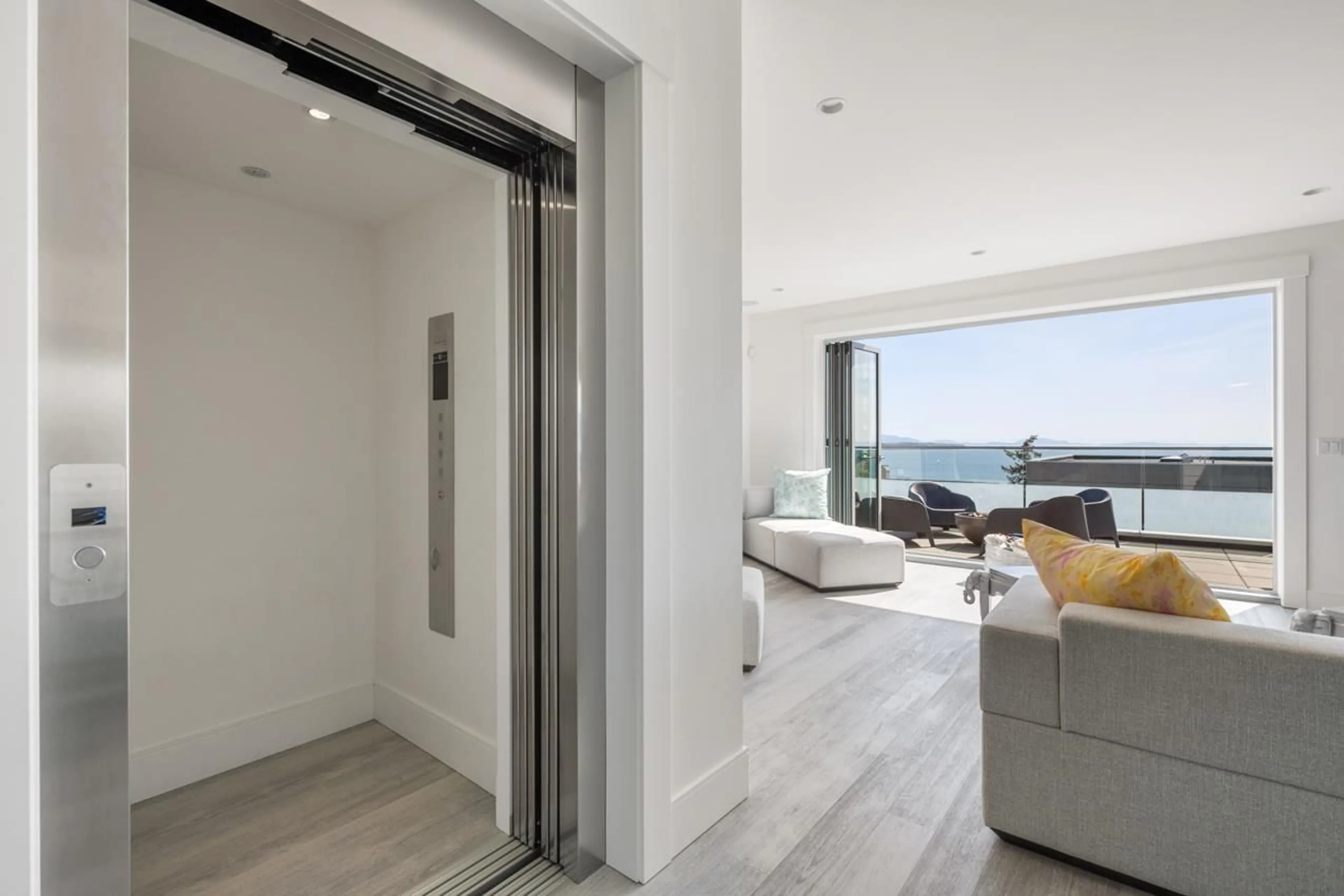 Unknown for 15374 ROYAL, White Rock British Columbia V4B1M8