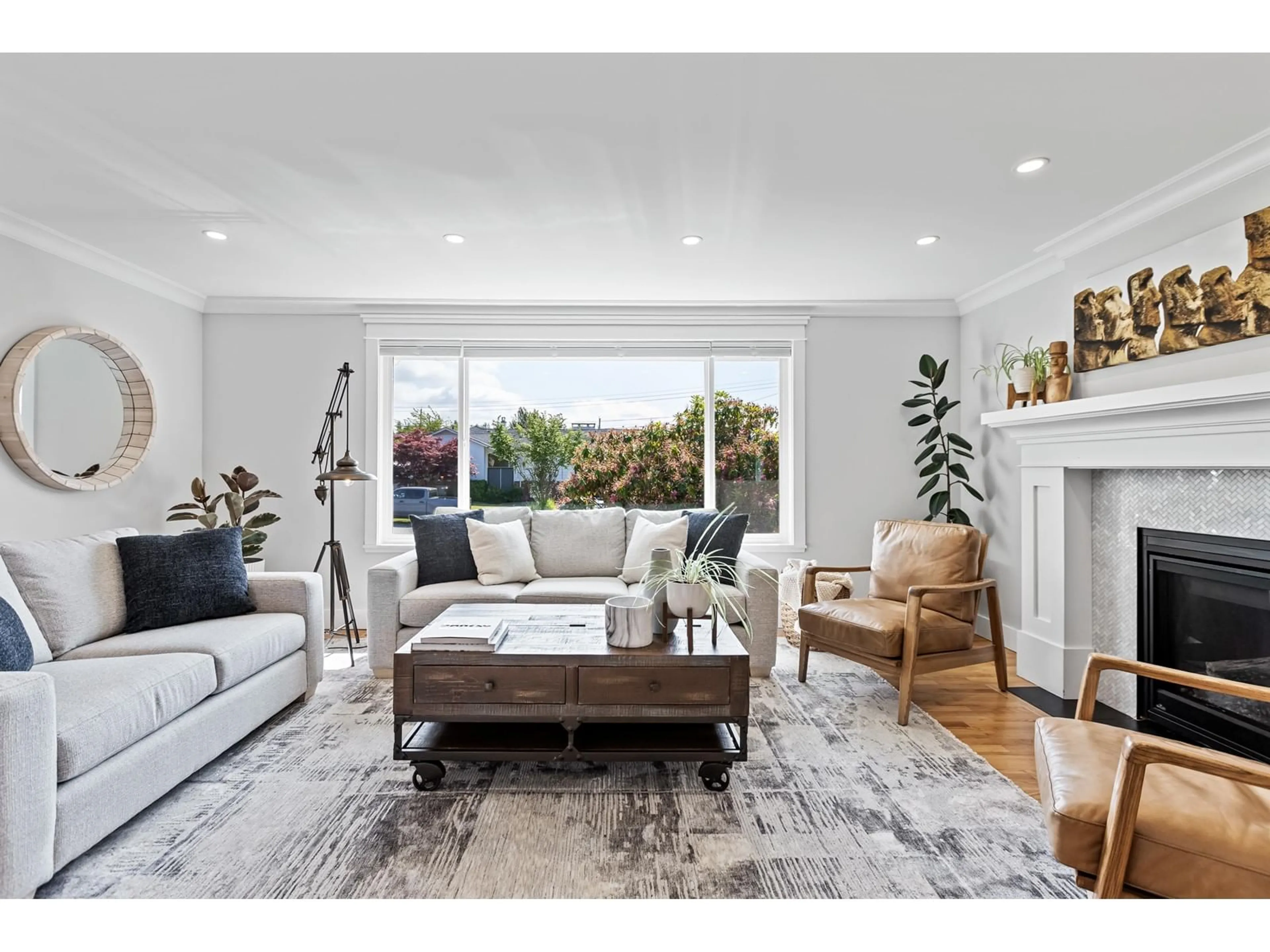 Living room with furniture, unknown for 14256 PARK, White Rock British Columbia V4B3A6