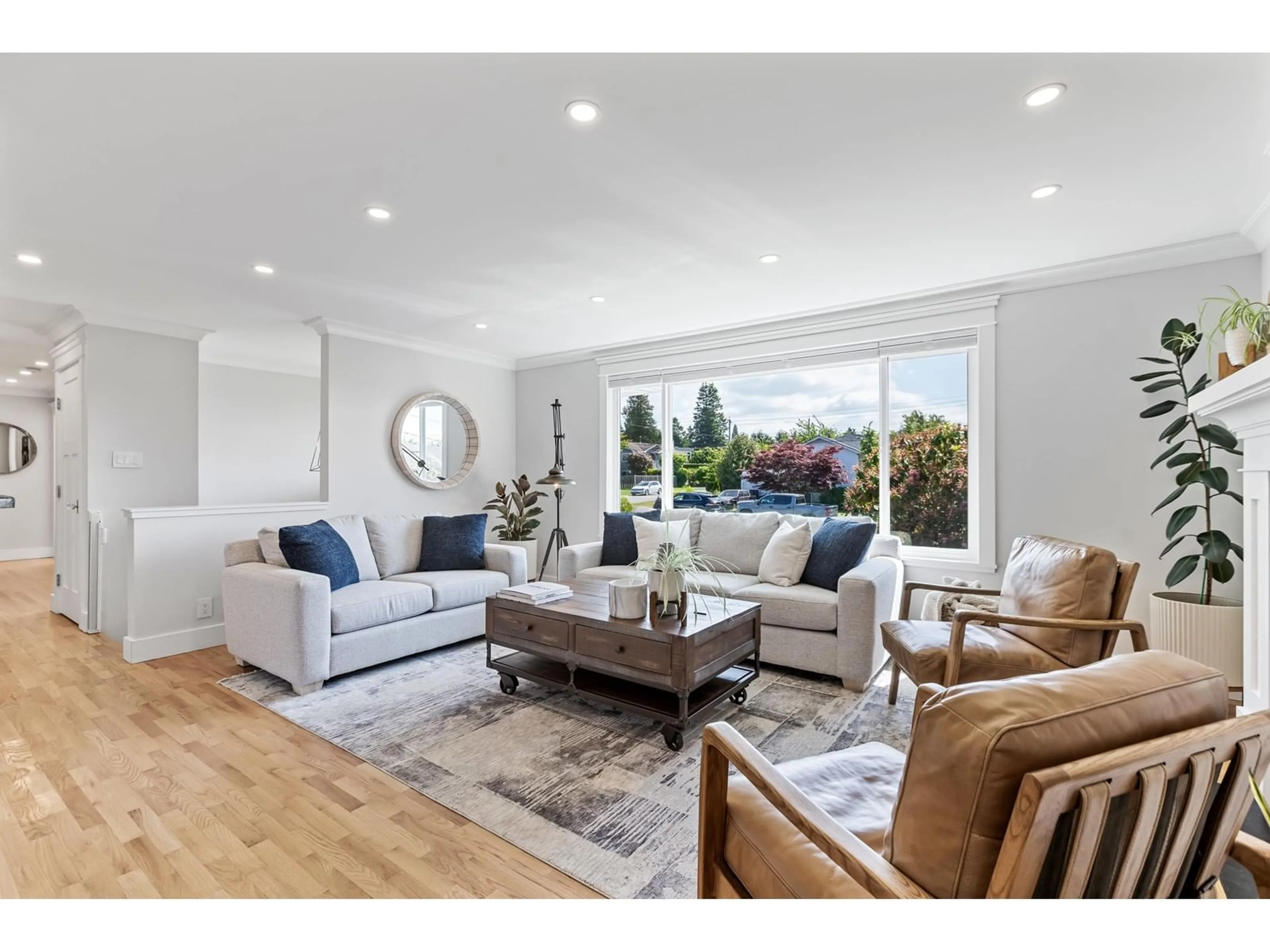 Living room with furniture, unknown for 14256 PARK, White Rock British Columbia V4B3A6