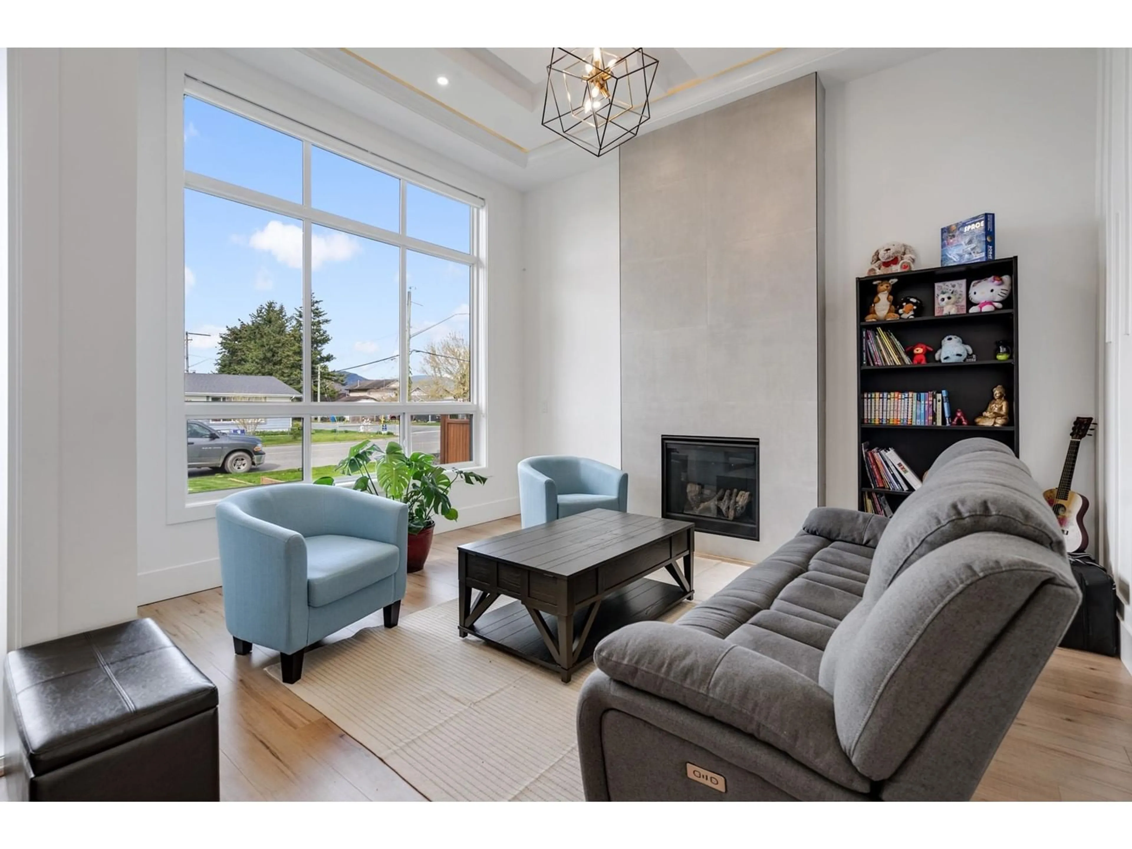 Living room with furniture, unknown for 34680 2, Abbotsford British Columbia V2S8C2