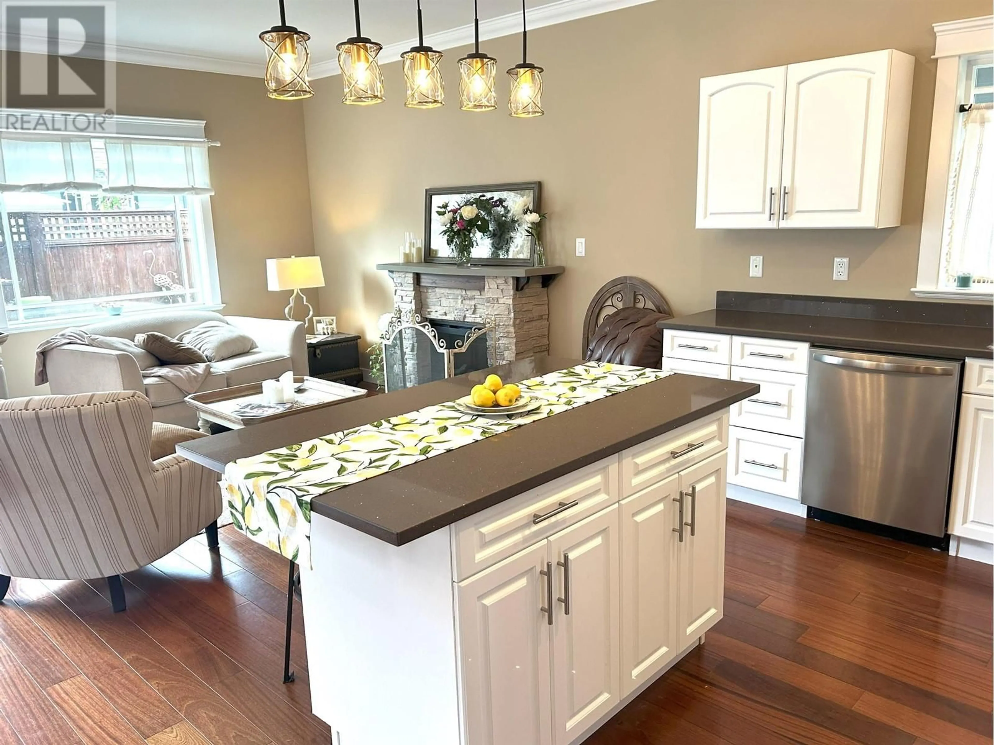 Open concept kitchen, wood/laminate floor for 764 GERUSSI LANE, Gibsons British Columbia V0N1V7