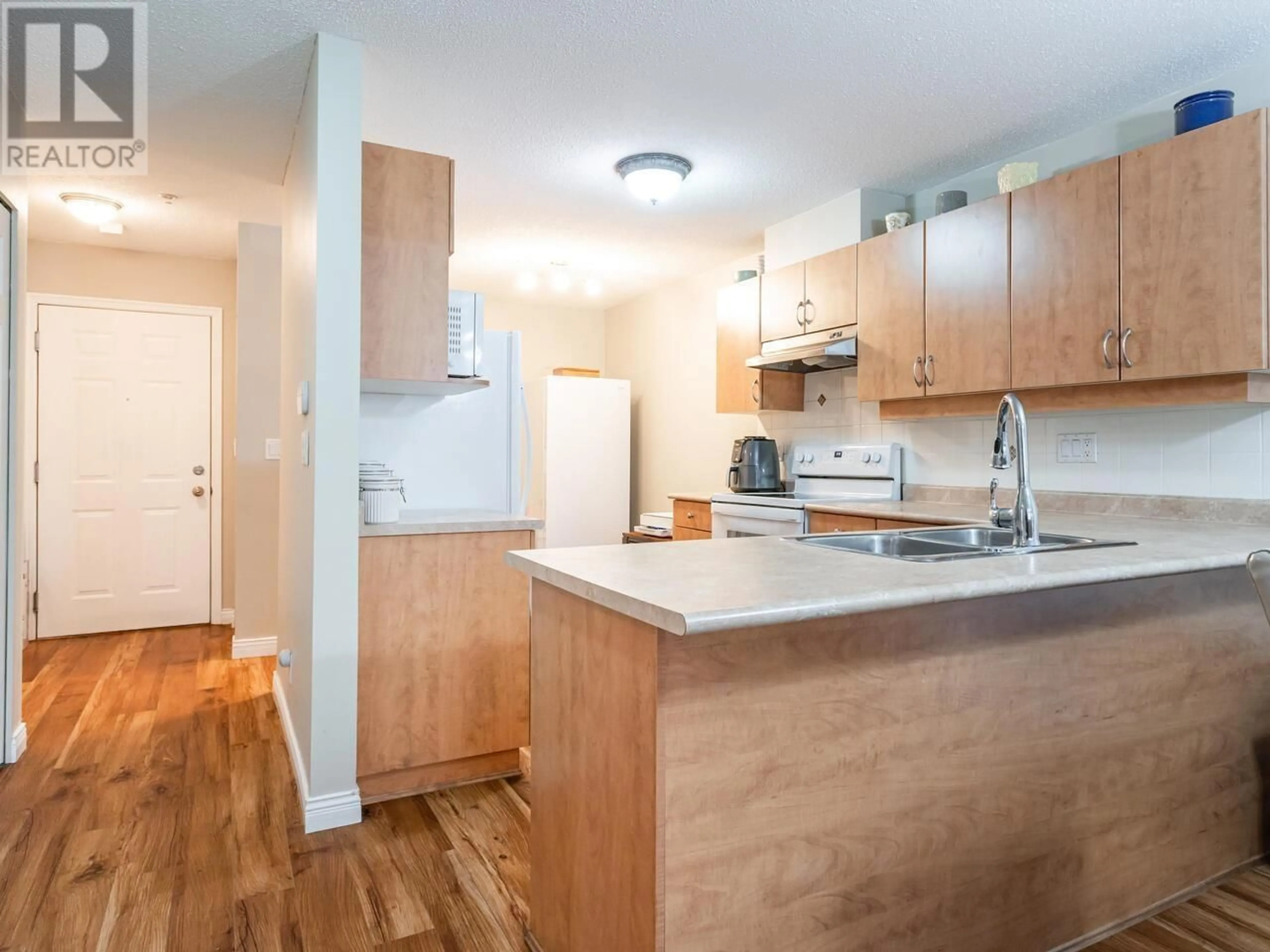 Standard kitchen, wood/laminate floor for 208 - 1668 GRANT AVENUE, Port Coquitlam British Columbia V3B1P3
