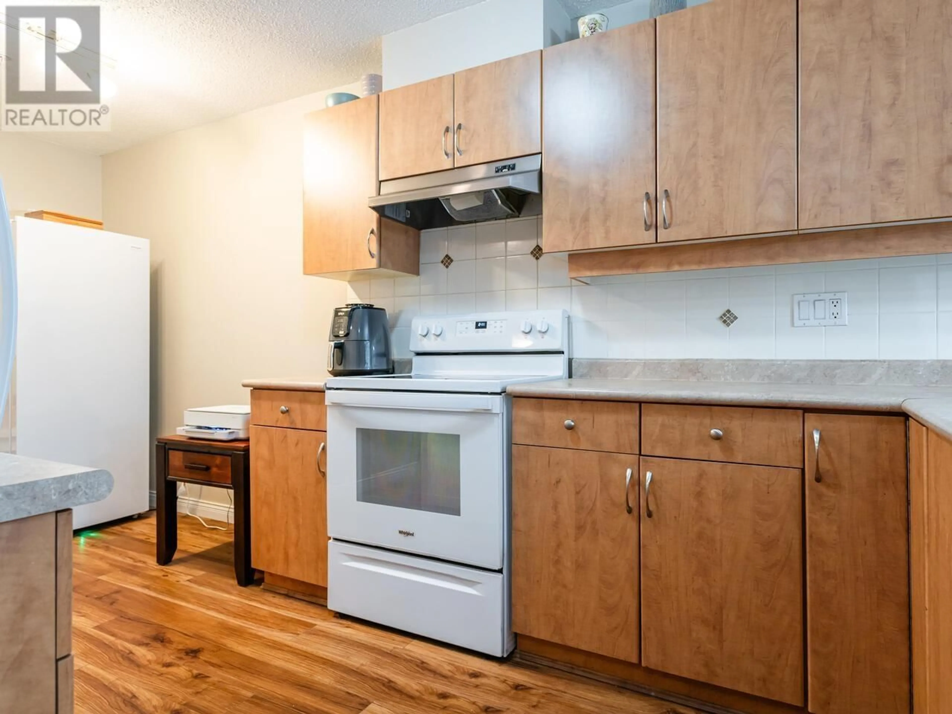 Standard kitchen, wood/laminate floor for 208 - 1668 GRANT AVENUE, Port Coquitlam British Columbia V3B1P3
