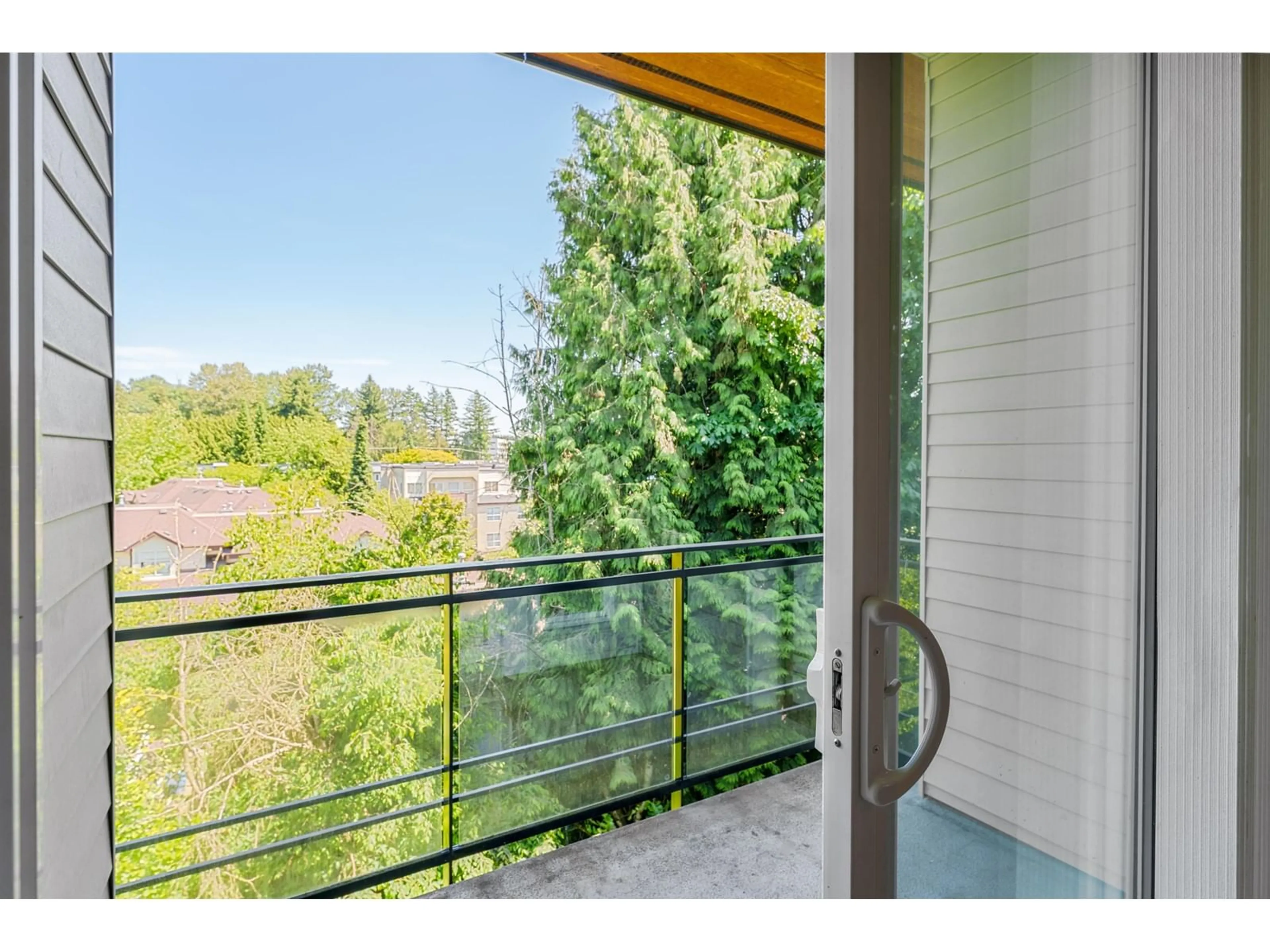 Balcony in the apartment, water/lake/river/ocean view for 410 - 13919 FRASER, Surrey British Columbia V3T4E6