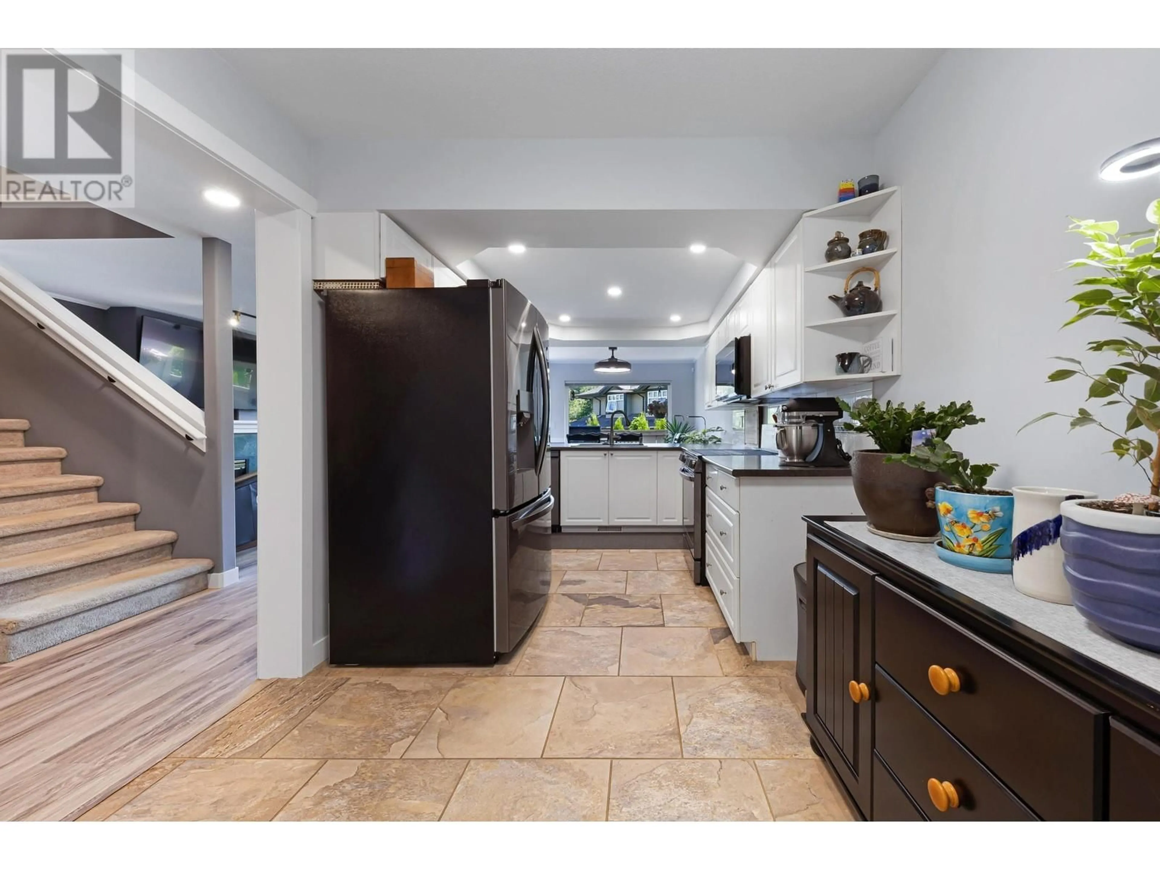 Open concept kitchen, ceramic/tile floor for 70 - 11737 236 STREET, Maple Ridge British Columbia V4R2E5