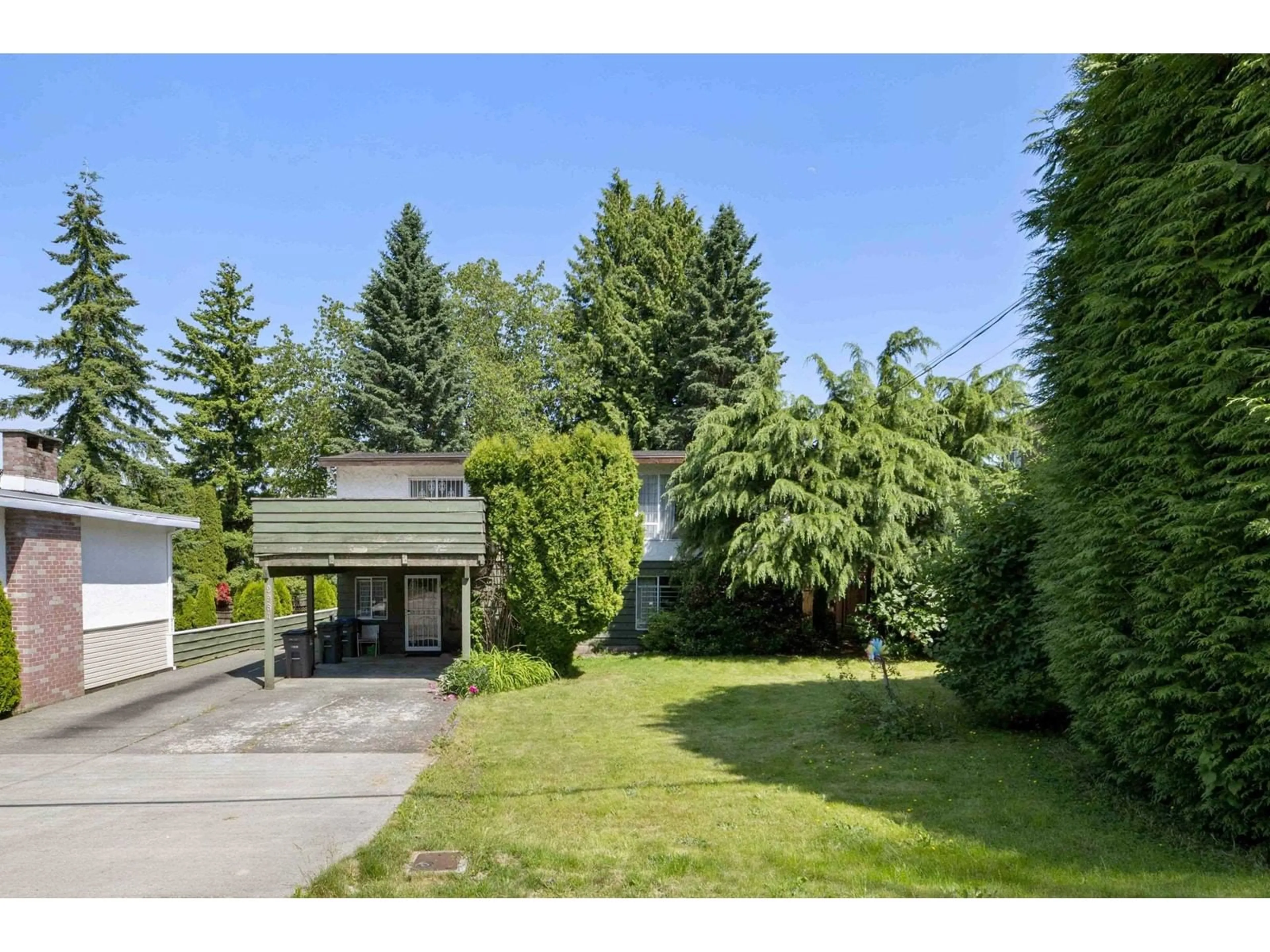 A pic from outside/outdoor area/front of a property/back of a property/a pic from drone, street for 9964 123A, Surrey British Columbia V3V4R2