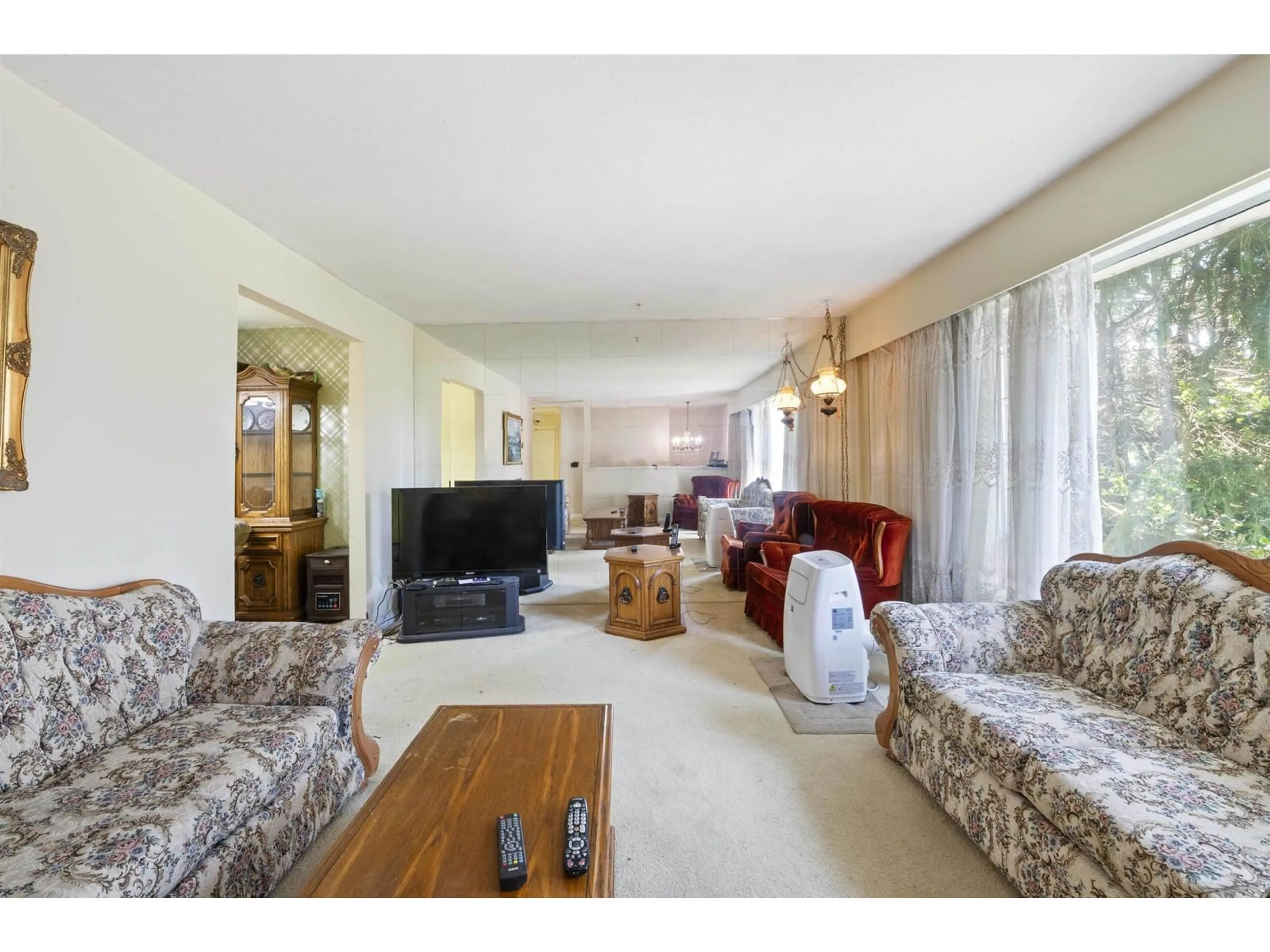 Living room with furniture, unknown for 9964 123A, Surrey British Columbia V3V4R2