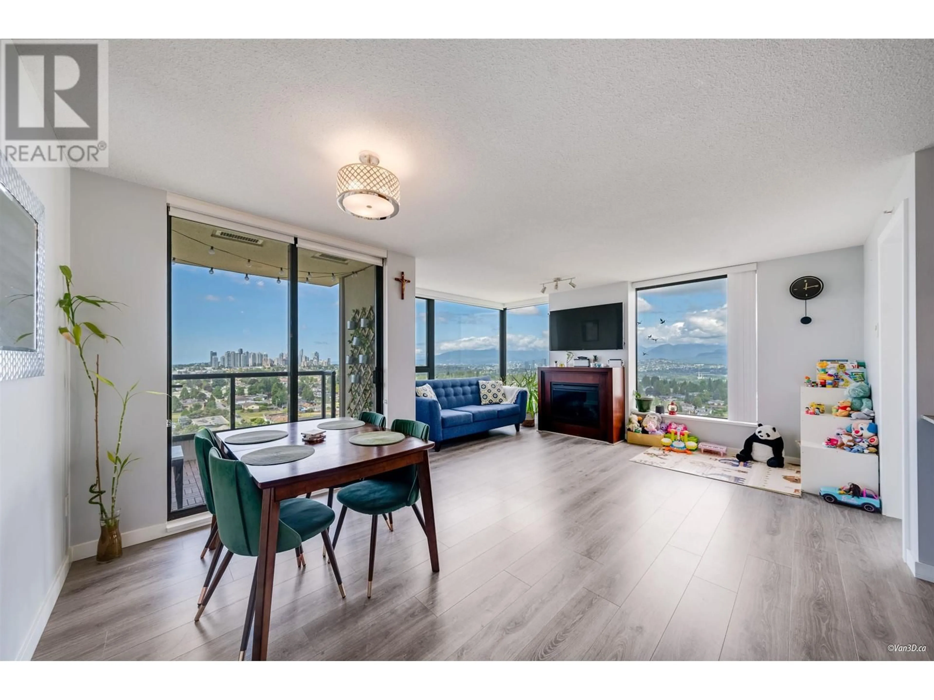 Living room with furniture, wood/laminate floor for 2303 - 7088 SALISBURY AVENUE, Burnaby British Columbia V5E0A4