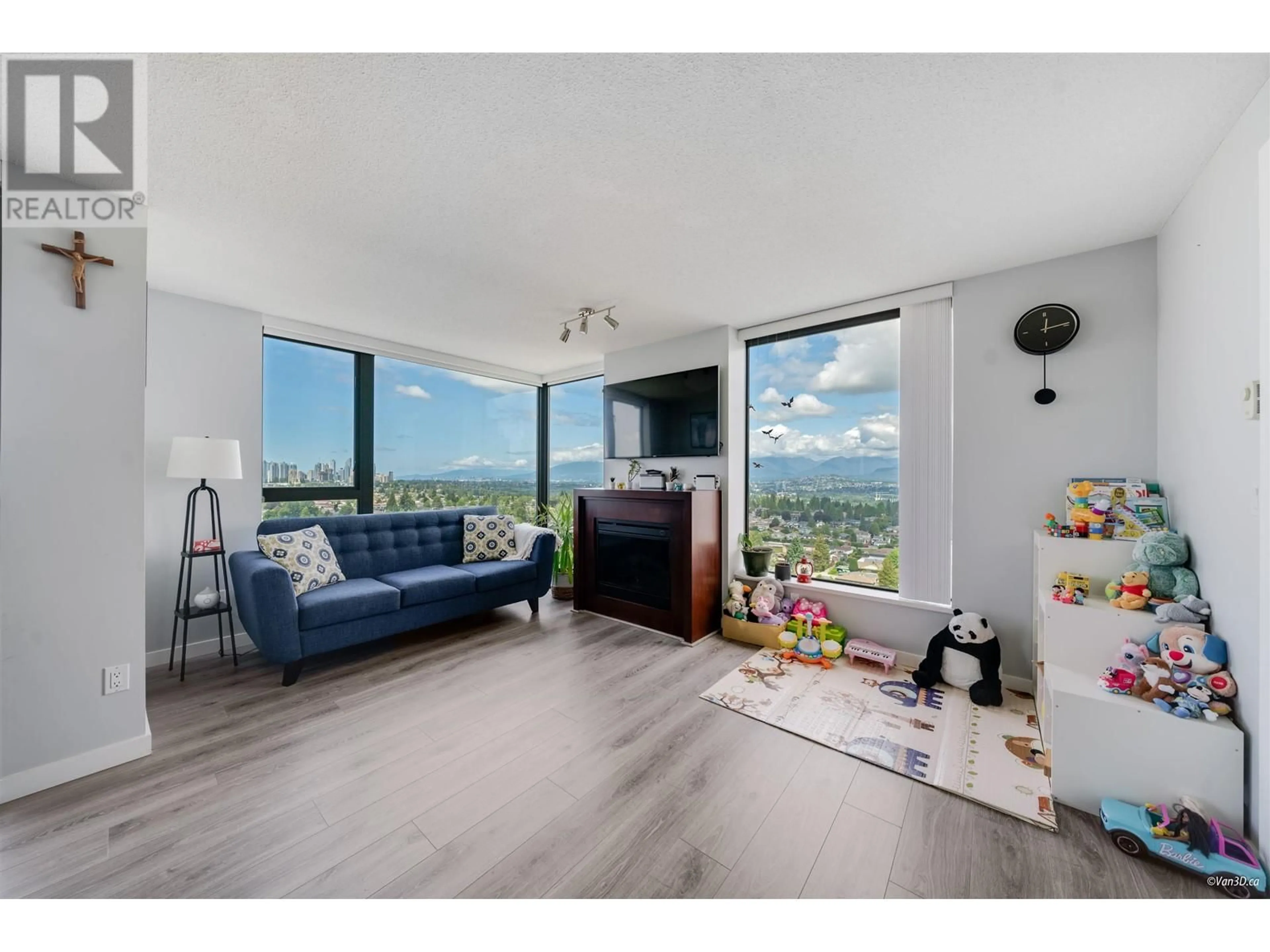 Living room with furniture, wood/laminate floor for 2303 - 7088 SALISBURY AVENUE, Burnaby British Columbia V5E0A4