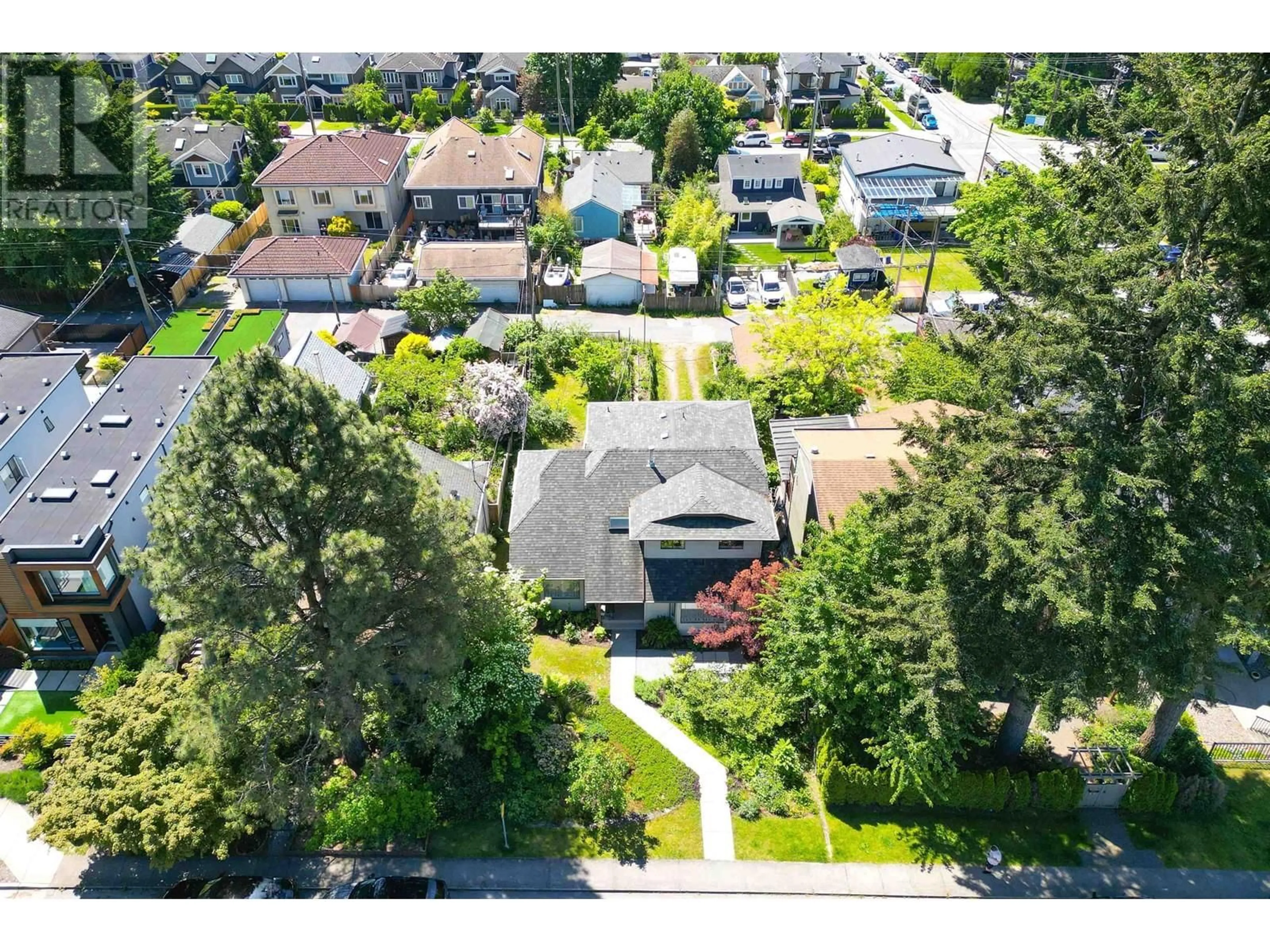 A pic from outside/outdoor area/front of a property/back of a property/a pic from drone, street for 513 5TH STREET, North Vancouver British Columbia V7L1M5