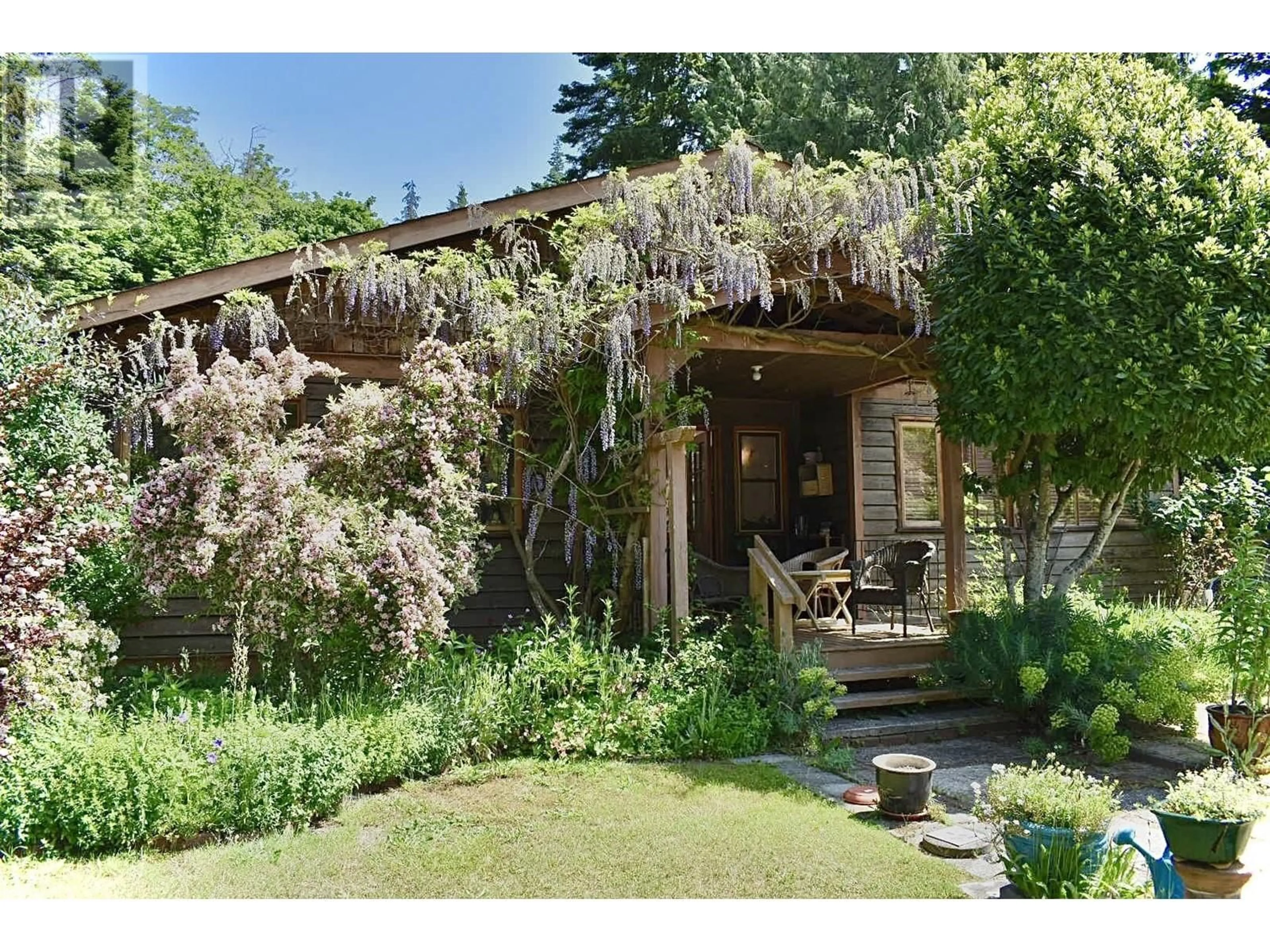Patio, street for 8084 REDROOFFS ROAD, Halfmoon Bay British Columbia V7Z1C7