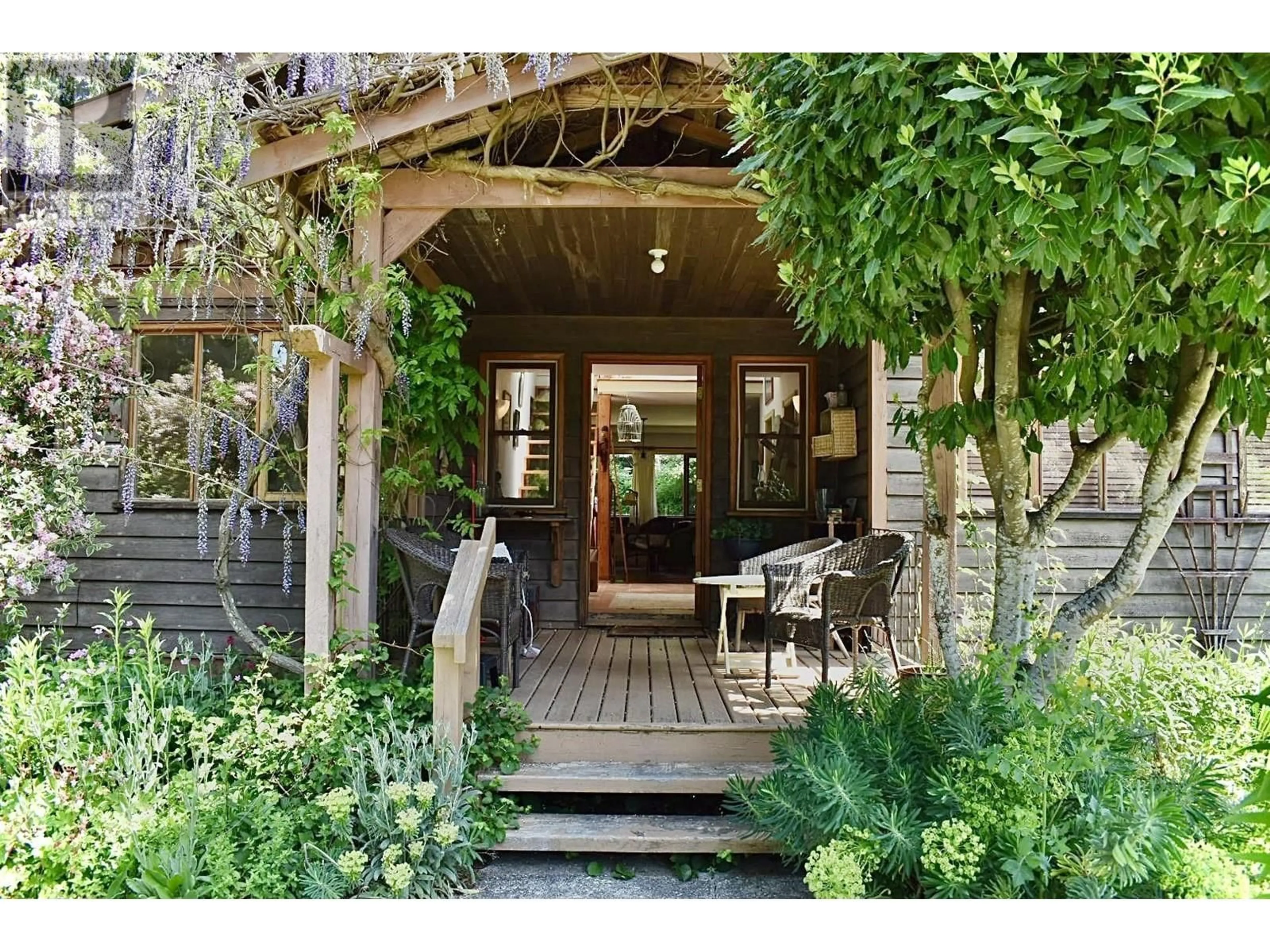 Patio, street for 8084 REDROOFFS ROAD, Halfmoon Bay British Columbia V7Z1C7