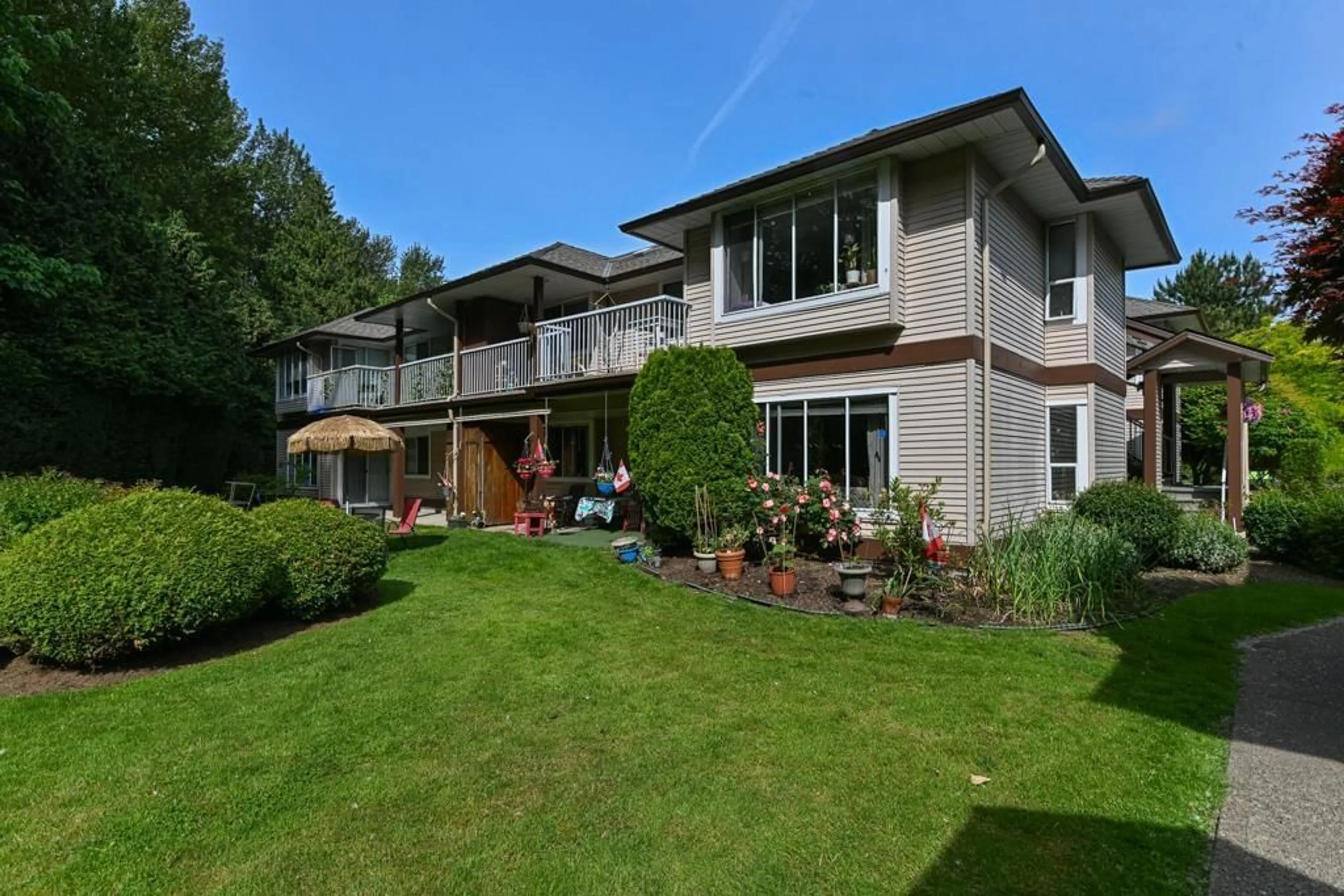 A pic from outside/outdoor area/front of a property/back of a property/a pic from drone, unknown for 801 - 1750 MCKENZIE, Abbotsford British Columbia V2S3Z3