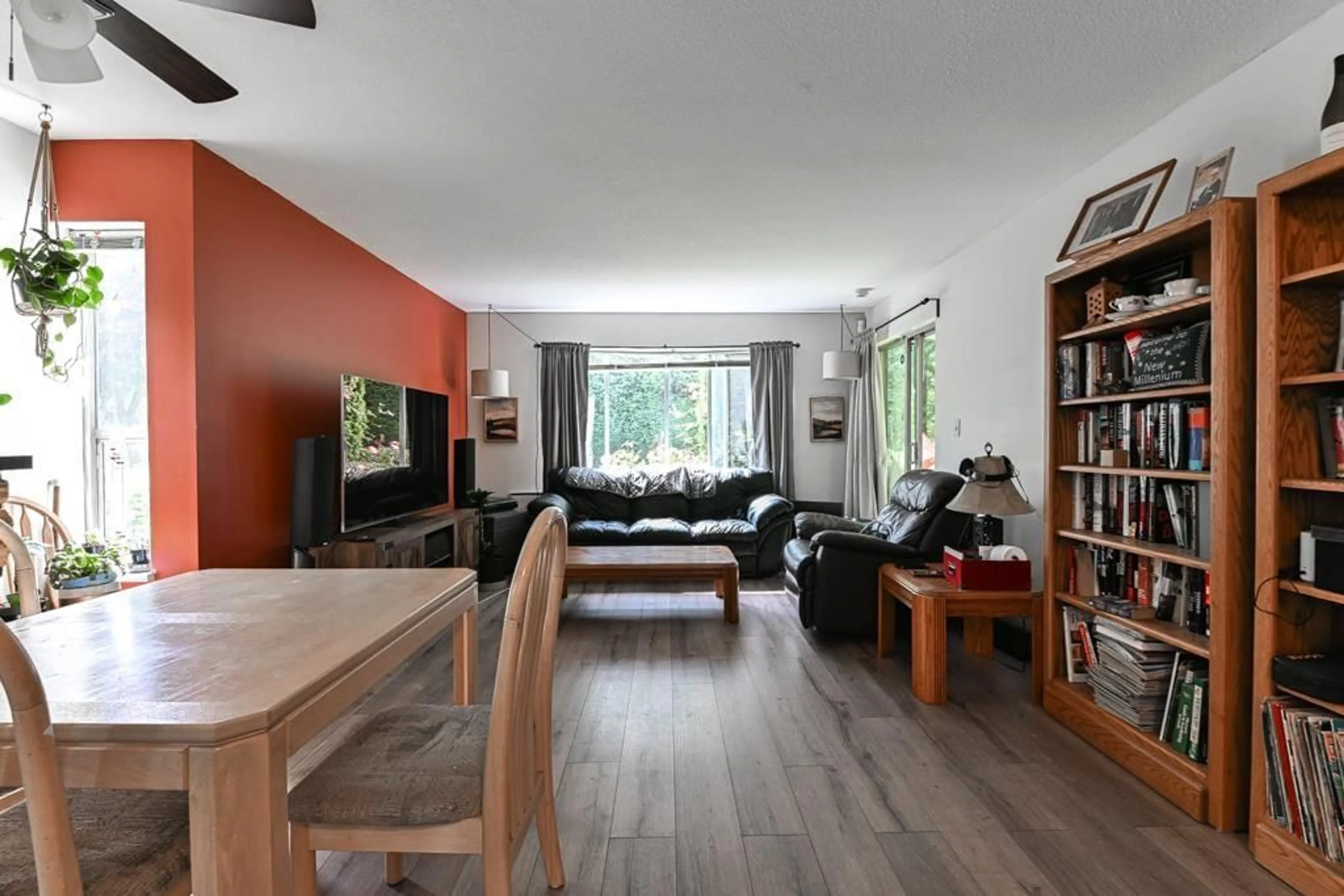 Living room with furniture, wood/laminate floor for 801 - 1750 MCKENZIE, Abbotsford British Columbia V2S3Z3