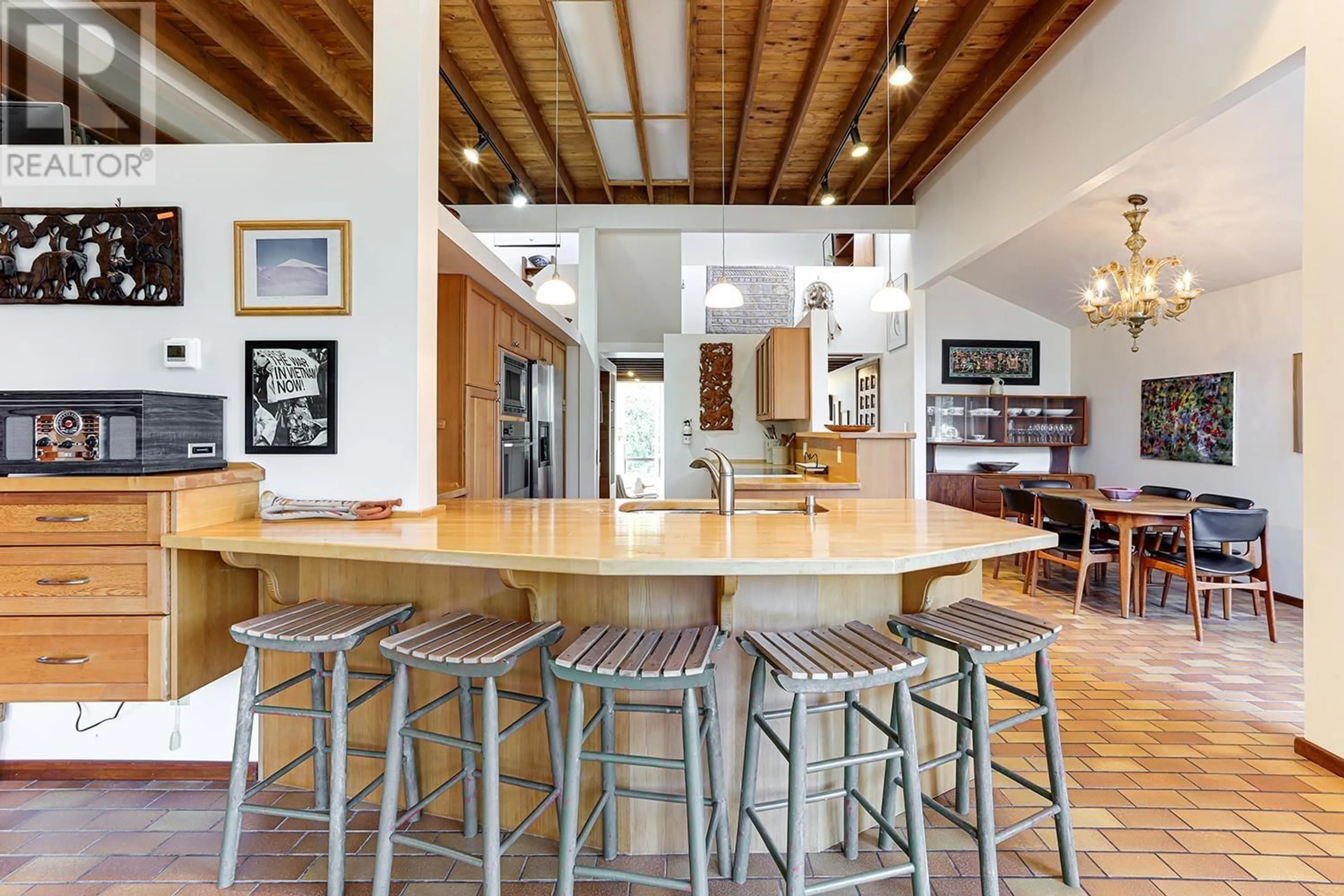 Open concept kitchen, unknown for 325 OCEANVIEW ROAD, Lions Bay British Columbia V0N2E0