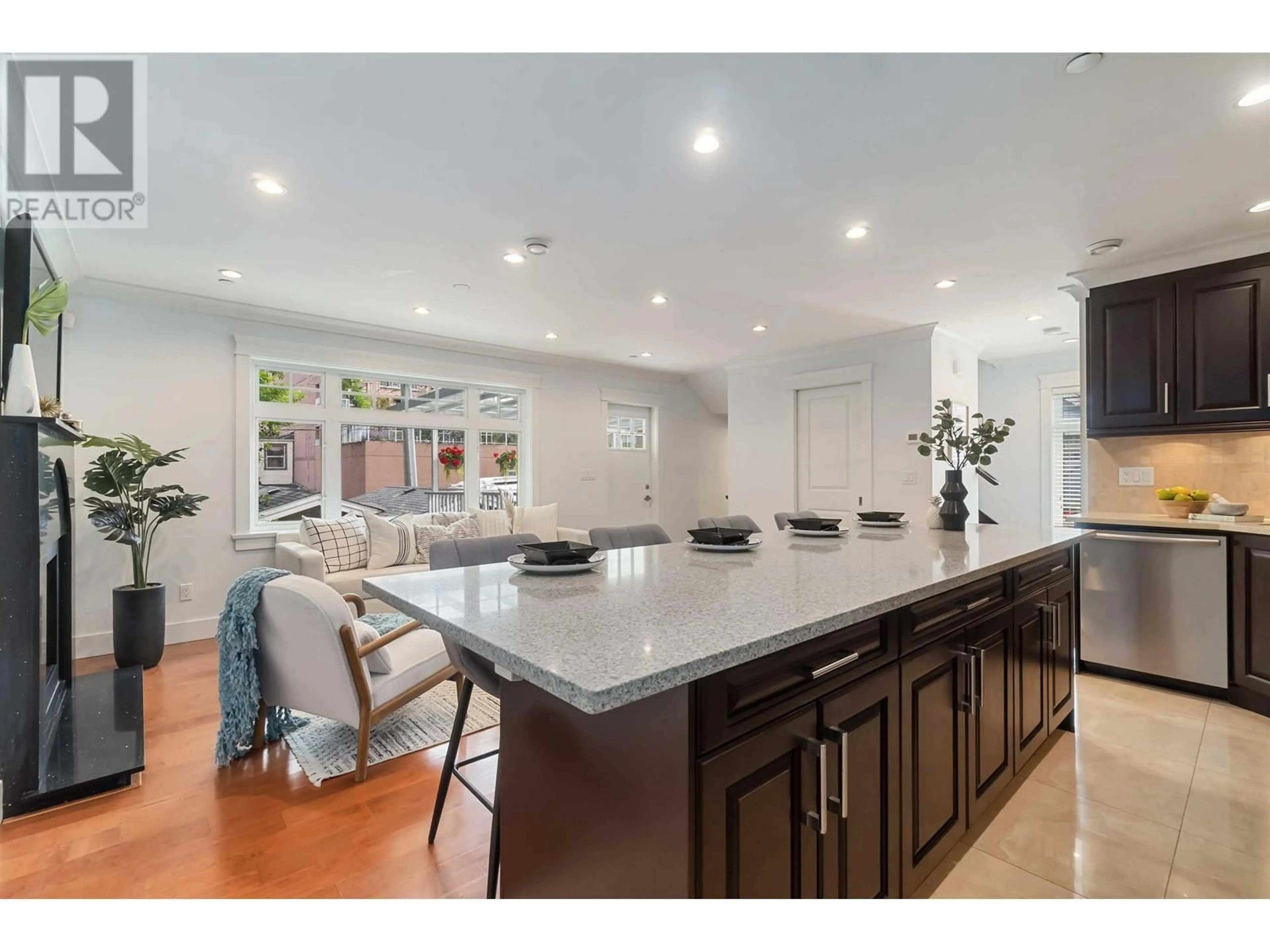 Open concept kitchen, ceramic/tile floor for 2721 5TH AVENUE, Vancouver British Columbia V6K1T5
