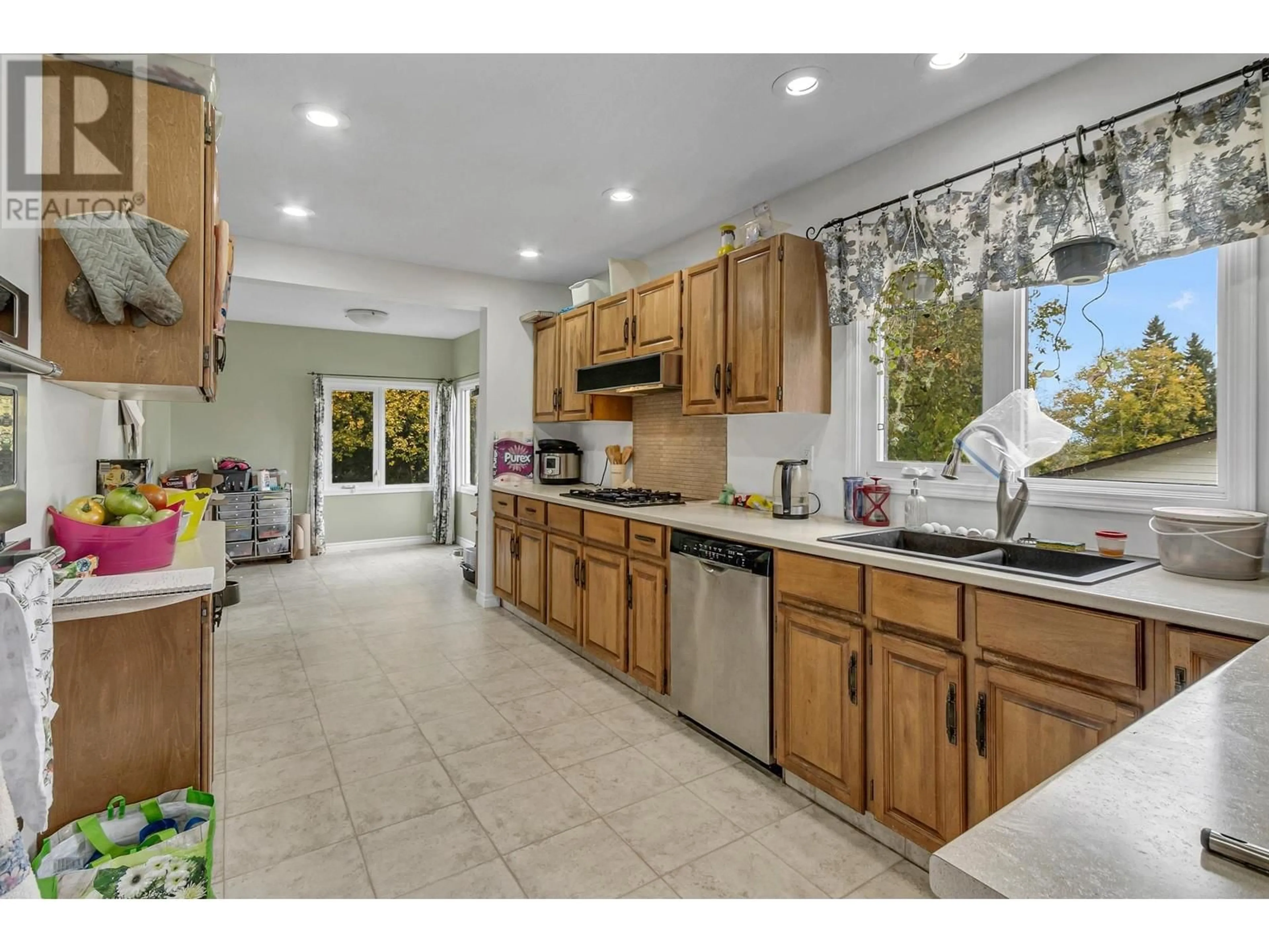 Open concept kitchen, ceramic/tile floor for 4322 HIGHLAND DRIVE, Prince George British Columbia V2K2C6
