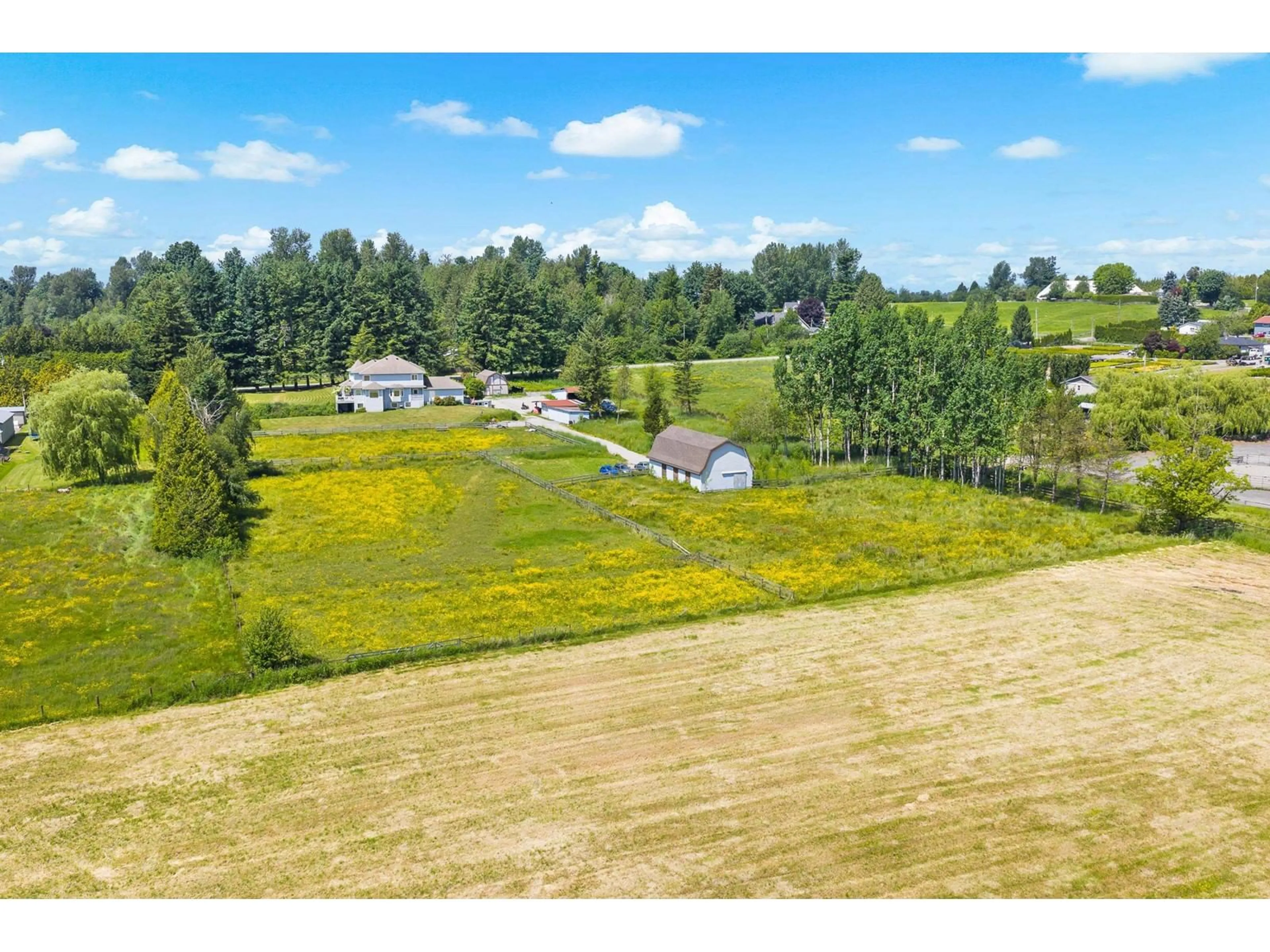 A pic from outside/outdoor area/front of a property/back of a property/a pic from drone, mountain view for 5080 ROSS, Abbotsford British Columbia V4X1Z3