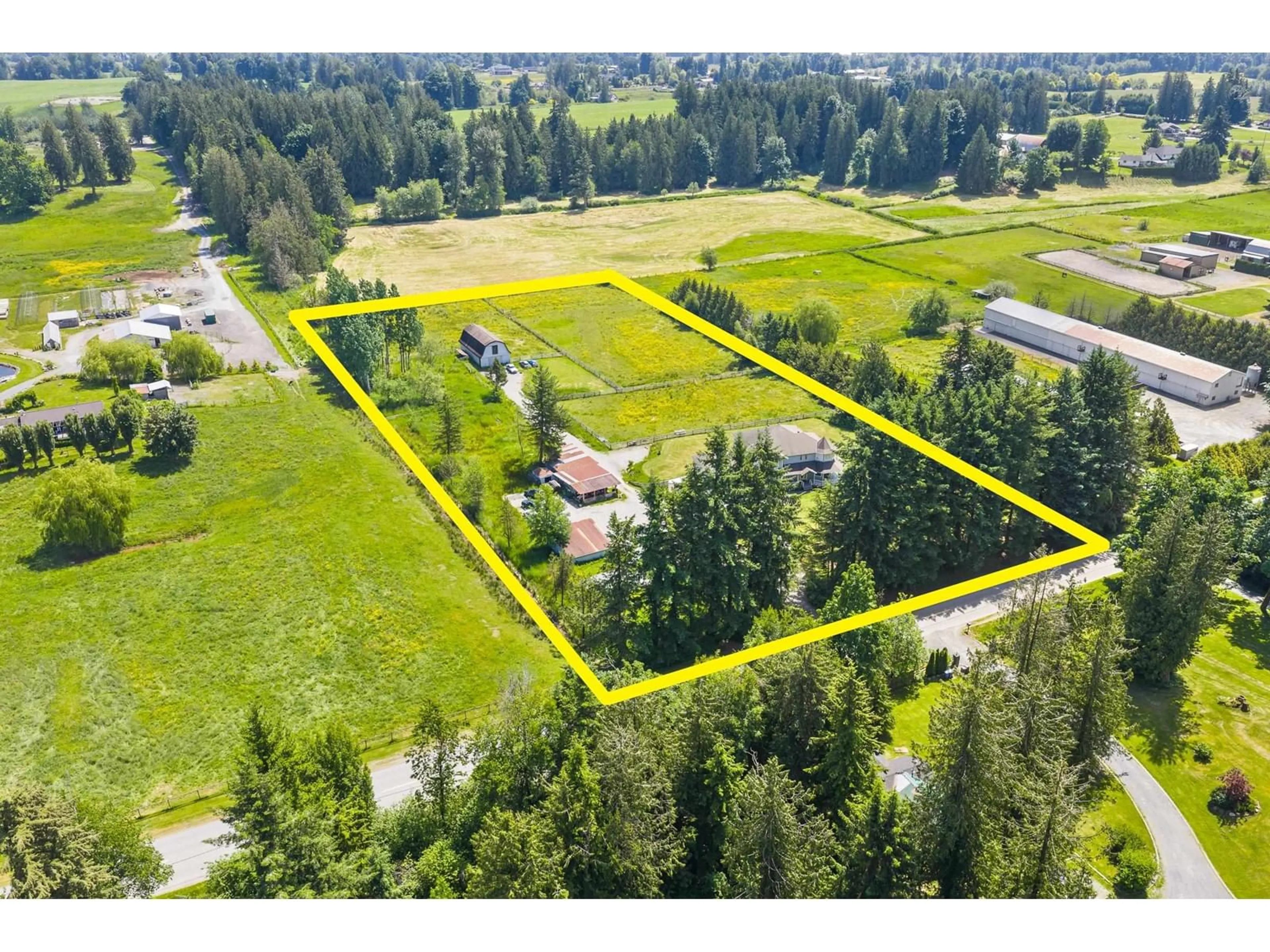 A pic from outside/outdoor area/front of a property/back of a property/a pic from drone, building for 5080 ROSS, Abbotsford British Columbia V4X1Z3