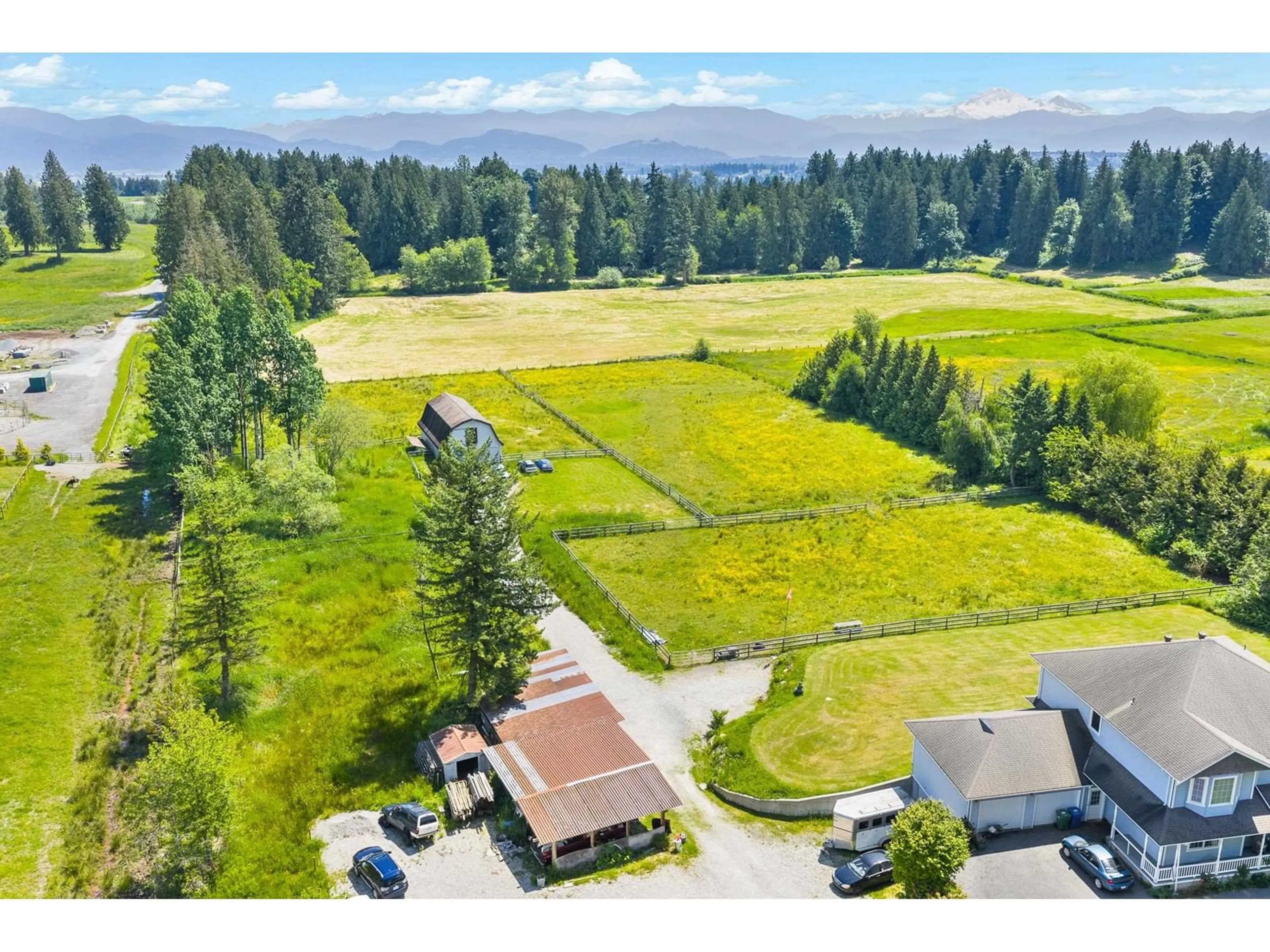 A pic from outside/outdoor area/front of a property/back of a property/a pic from drone, mountain view for 5080 ROSS, Abbotsford British Columbia V4X1Z3