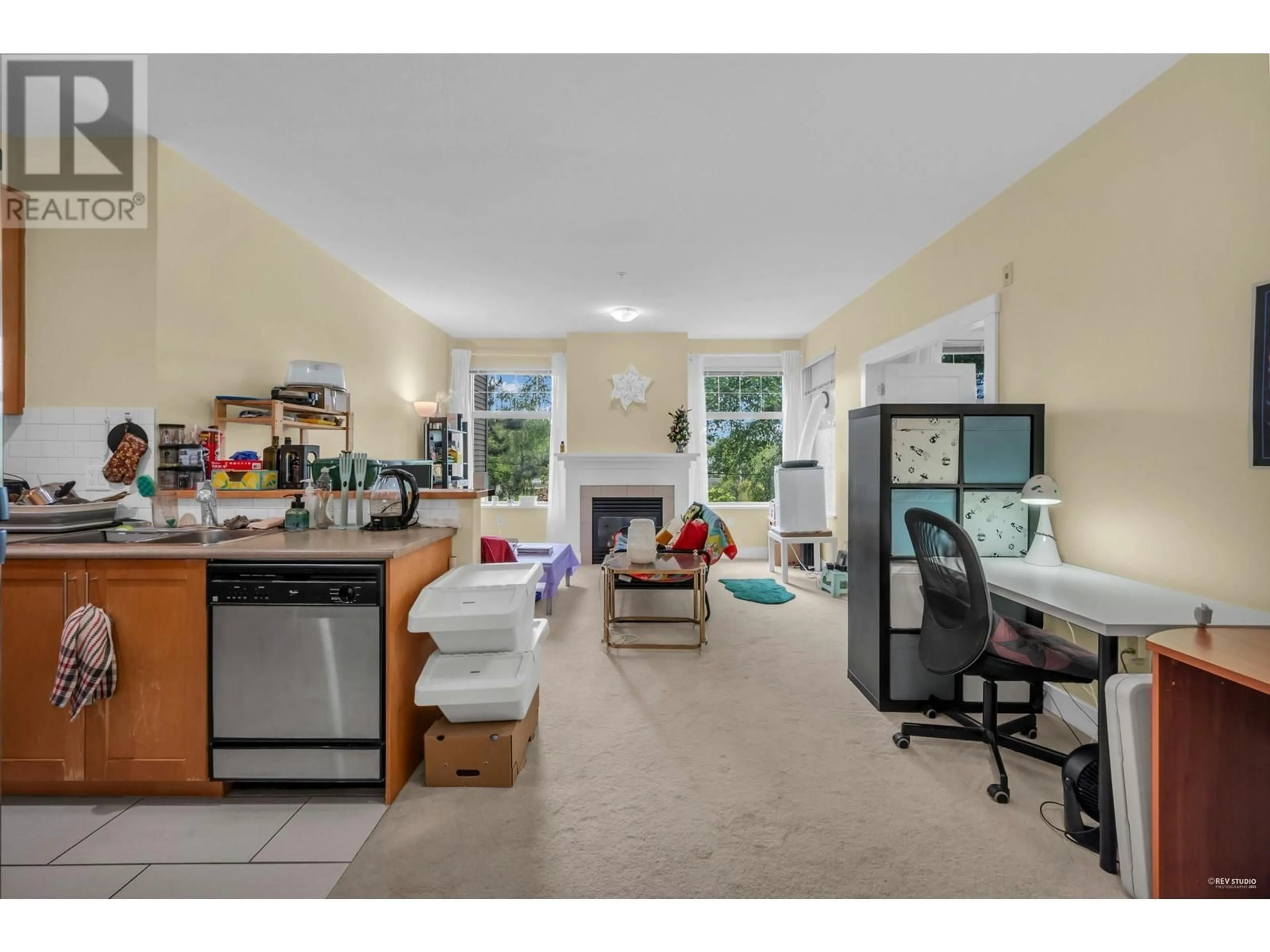 A pic of a room for 307 - 2083 33 AVENUE, Vancouver British Columbia V6M4M6