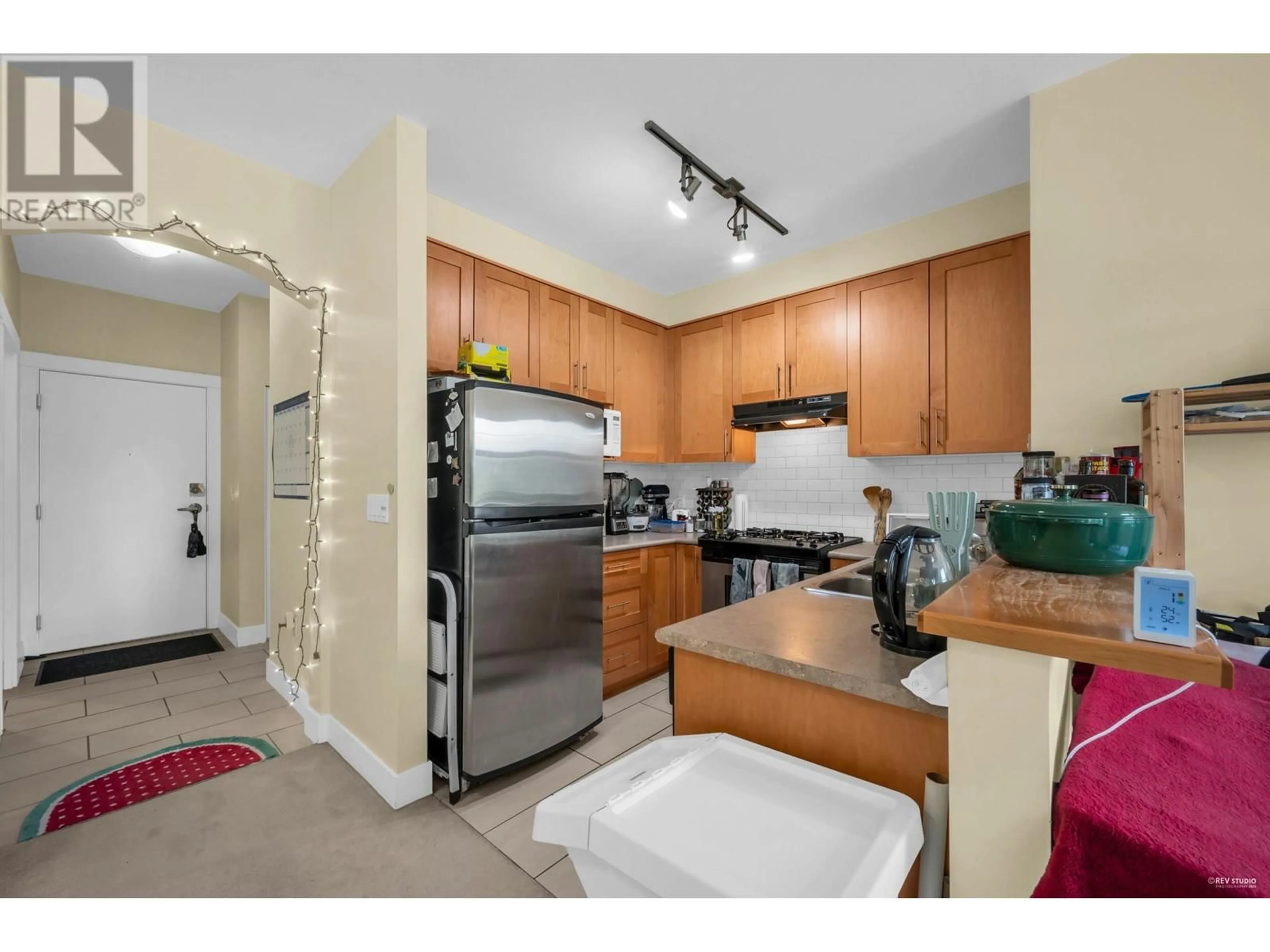 Standard kitchen, unknown for 307 - 2083 33 AVENUE, Vancouver British Columbia V6M4M6