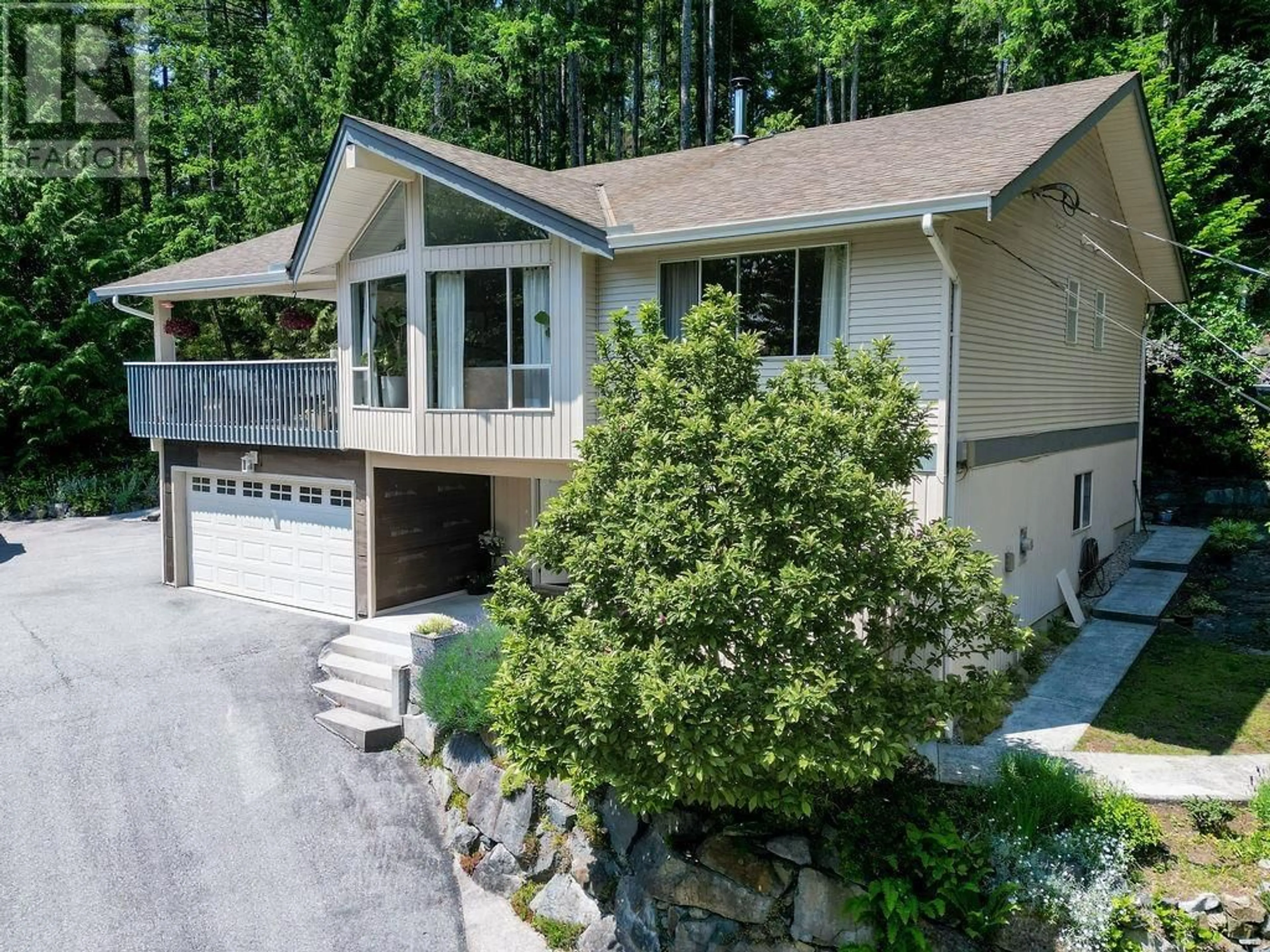Home with vinyl exterior material, street for 5549 SANS SOUCI ROAD, Halfmoon Bay British Columbia V7Z1B6