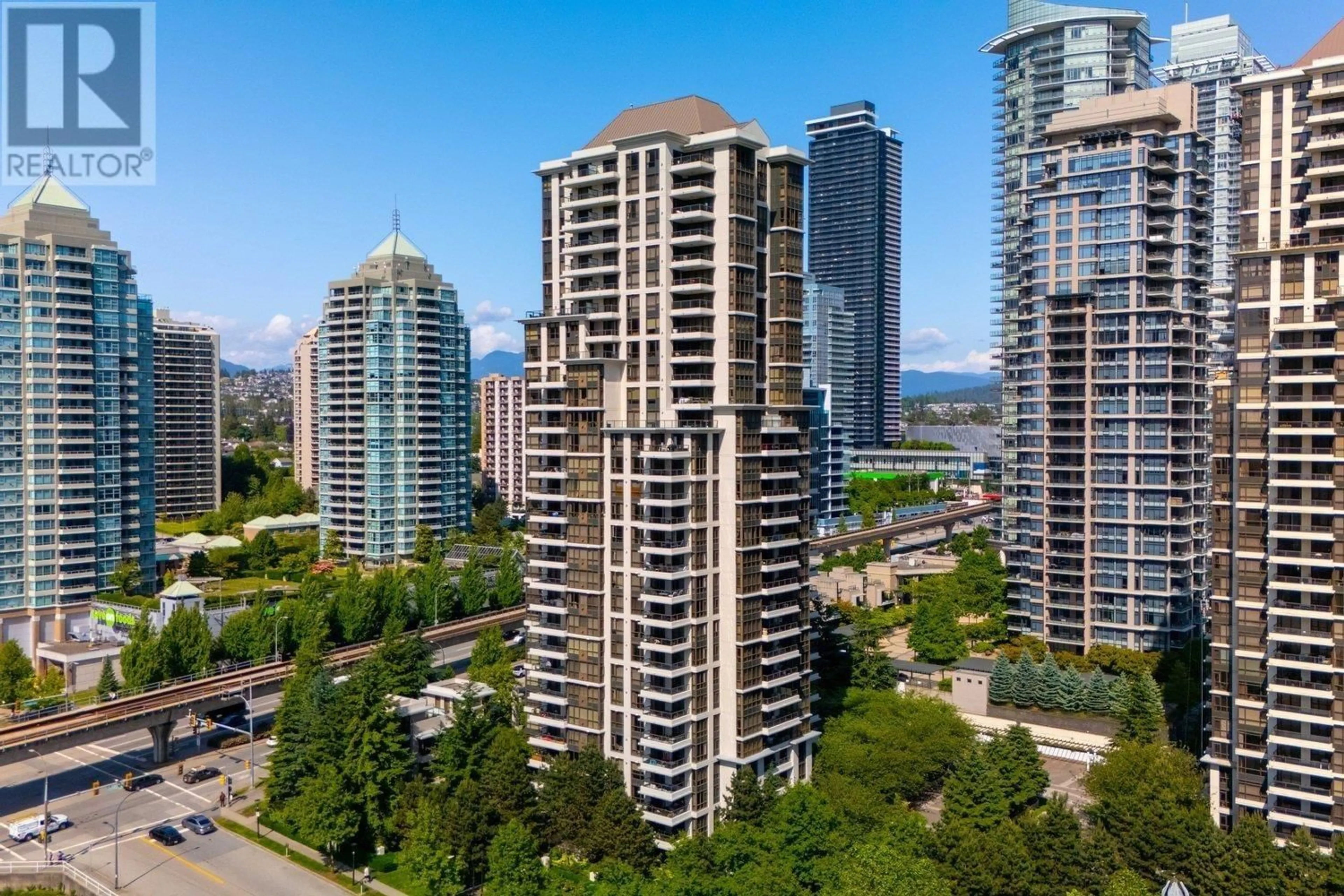 A pic from outside/outdoor area/front of a property/back of a property/a pic from drone, city buildings view from balcony for 1005 - 2088 MADISON AVENUE, Burnaby British Columbia V5C6T5