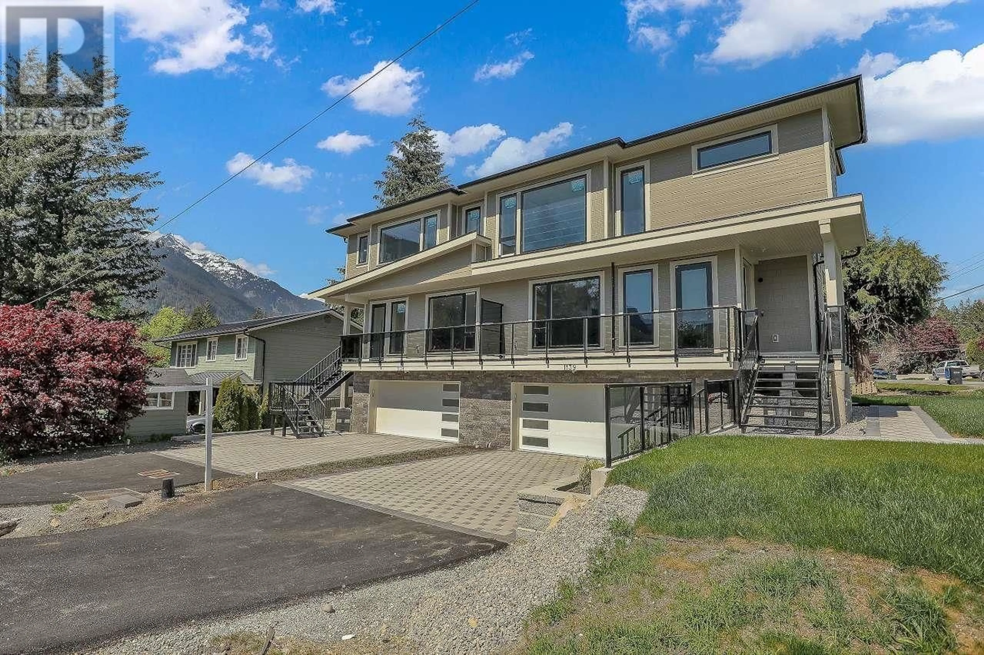 A pic from outside/outdoor area/front of a property/back of a property/a pic from drone, mountain view for 1139 AXEN ROAD, Squamish British Columbia V0N1H0