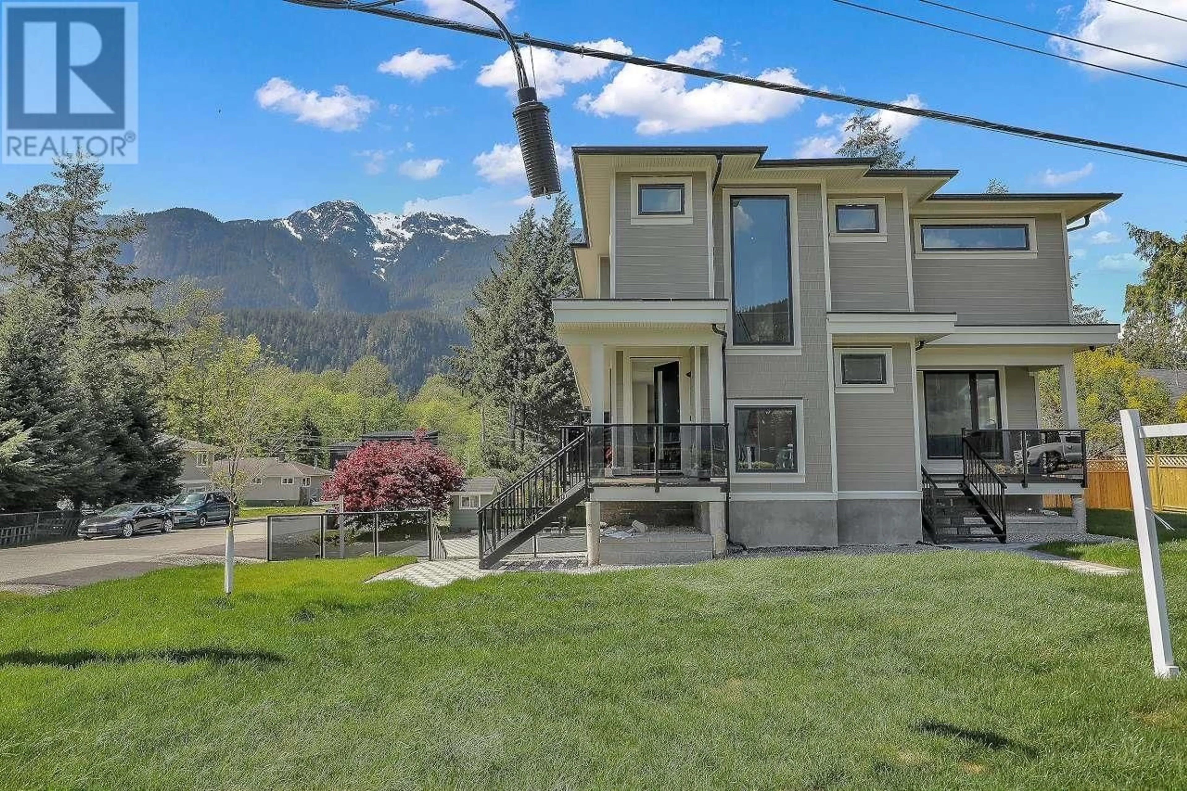 Patio, mountain view for 1139 AXEN ROAD, Squamish British Columbia V0N1H0