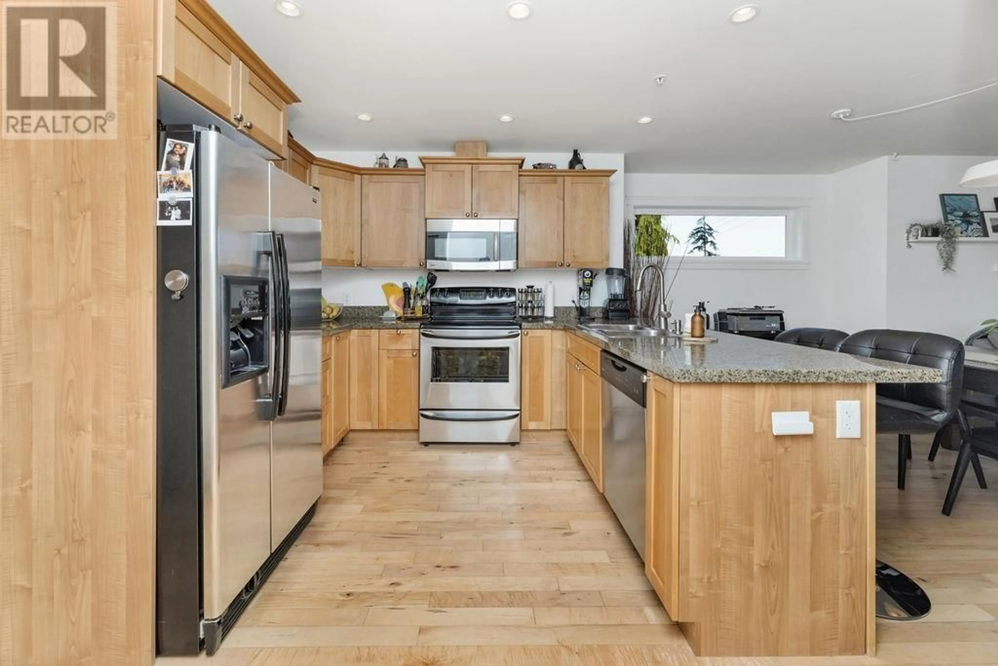 Open concept kitchen, wood/laminate floor for 3 - 728 GIBSONS WAY, Gibsons British Columbia V0N1V9