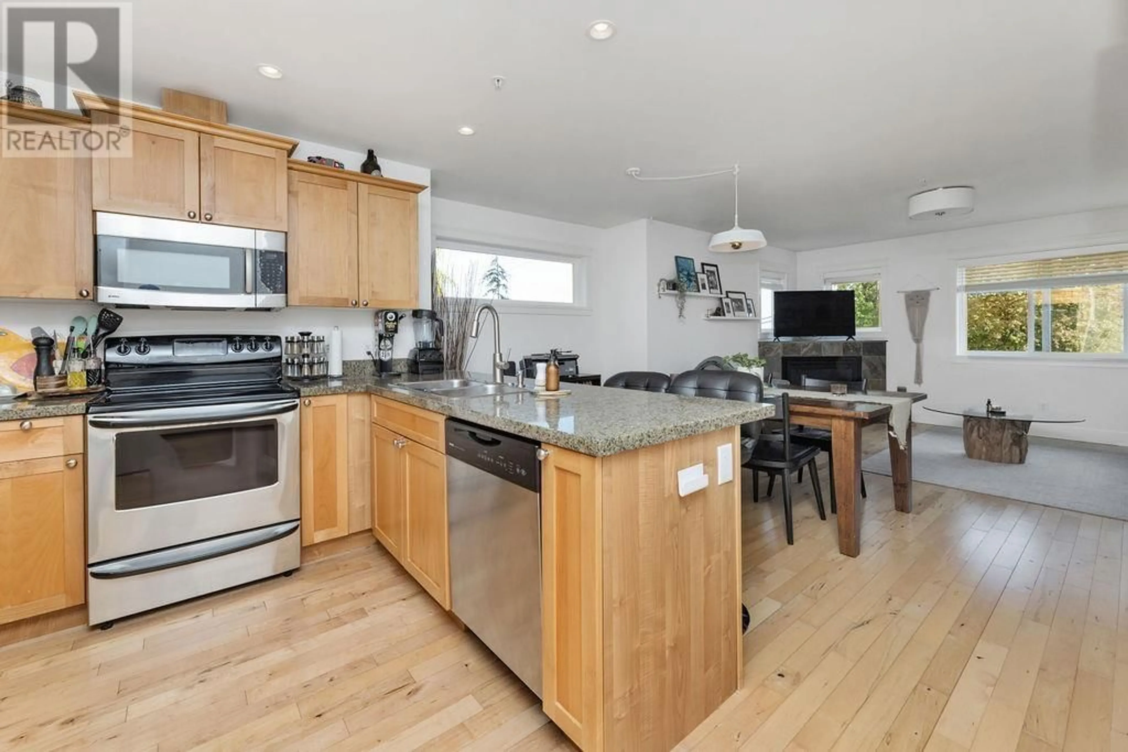 Open concept kitchen, wood/laminate floor for 3 - 728 GIBSONS WAY, Gibsons British Columbia V0N1V9
