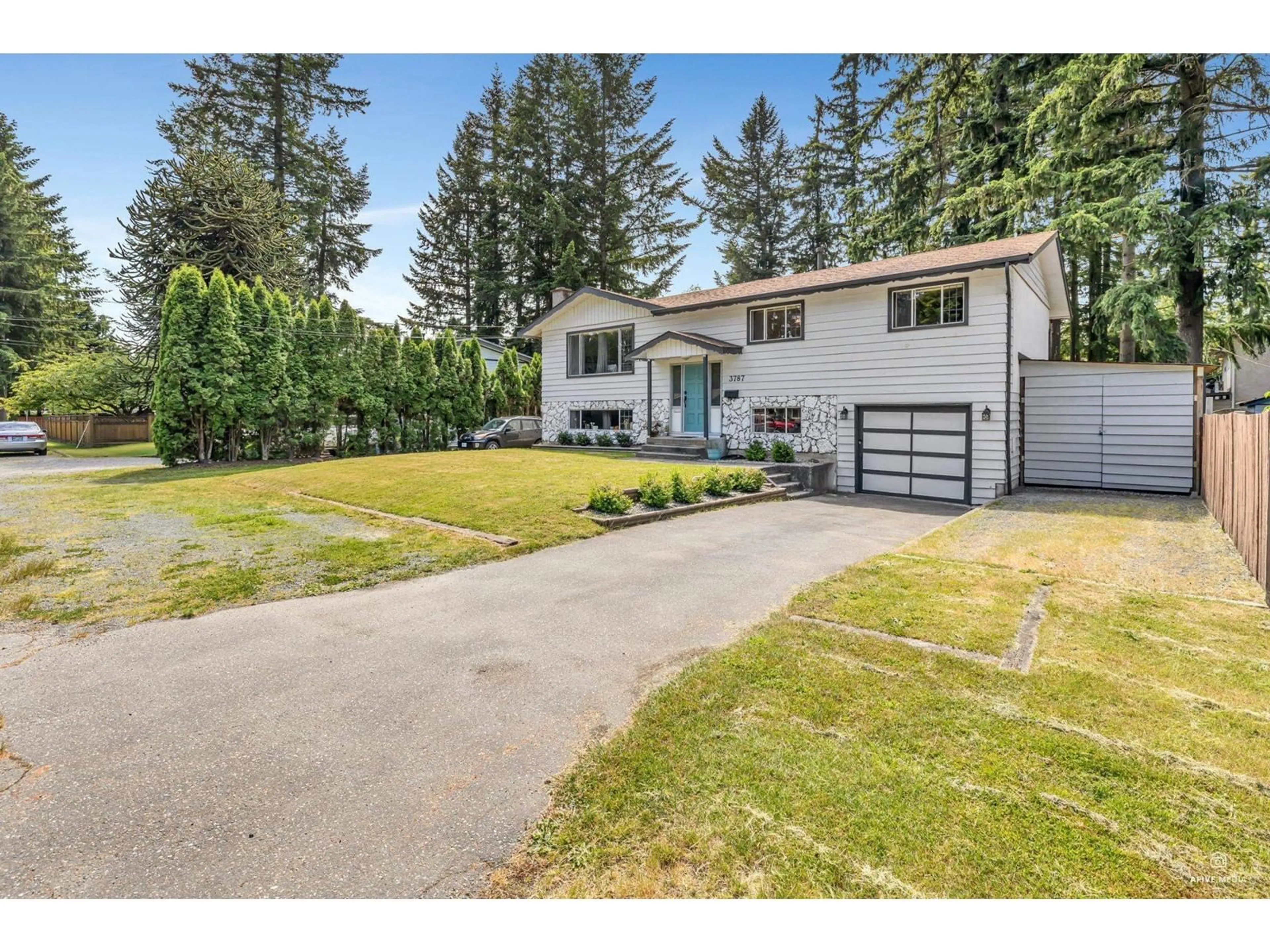 A pic from outside/outdoor area/front of a property/back of a property/a pic from drone, street for 3787 197A, Langley British Columbia V3A1B9