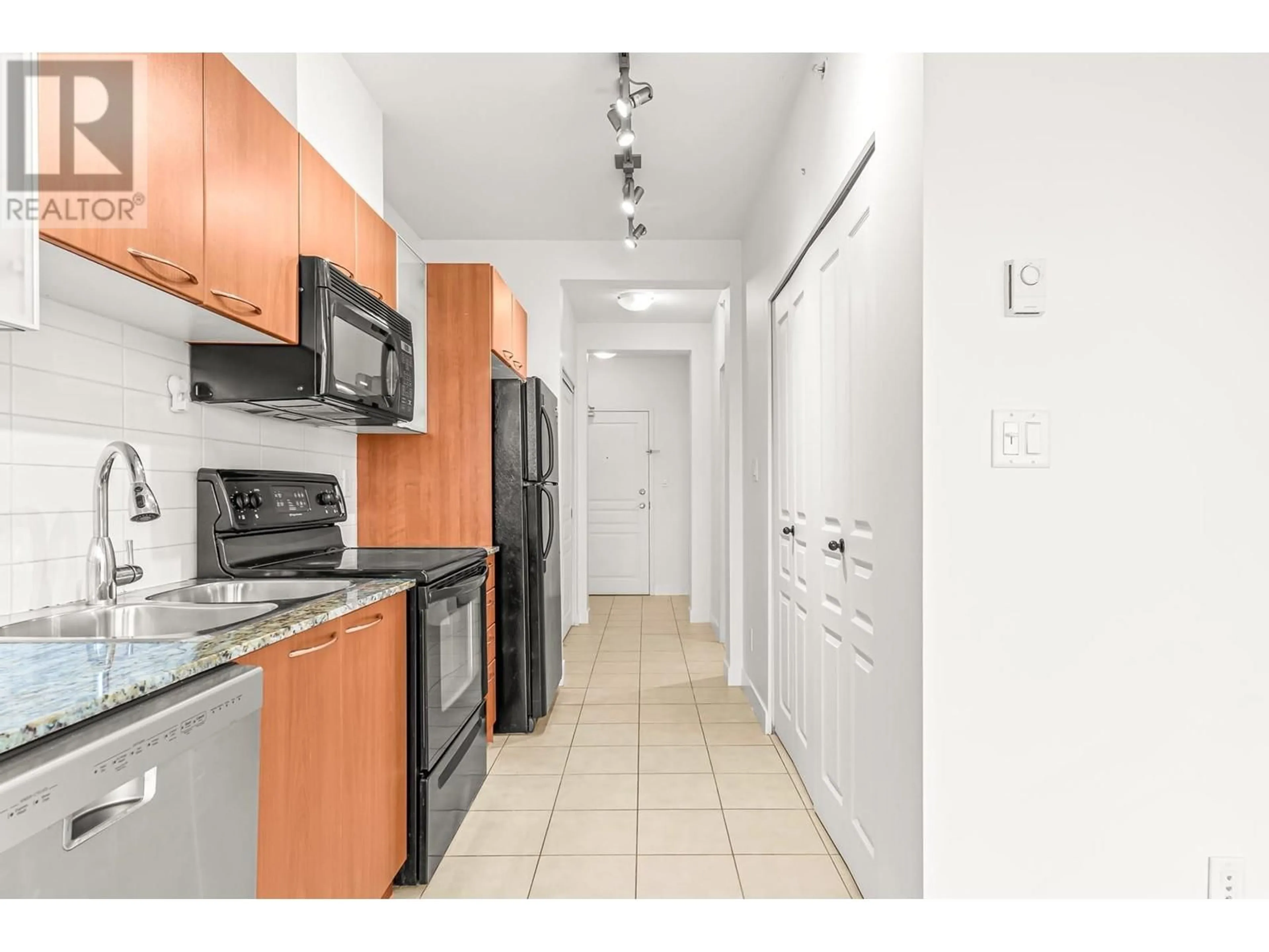 Standard kitchen, ceramic/tile floor for 351 - 1432 KINGSWAY, Vancouver British Columbia V5N5Y6