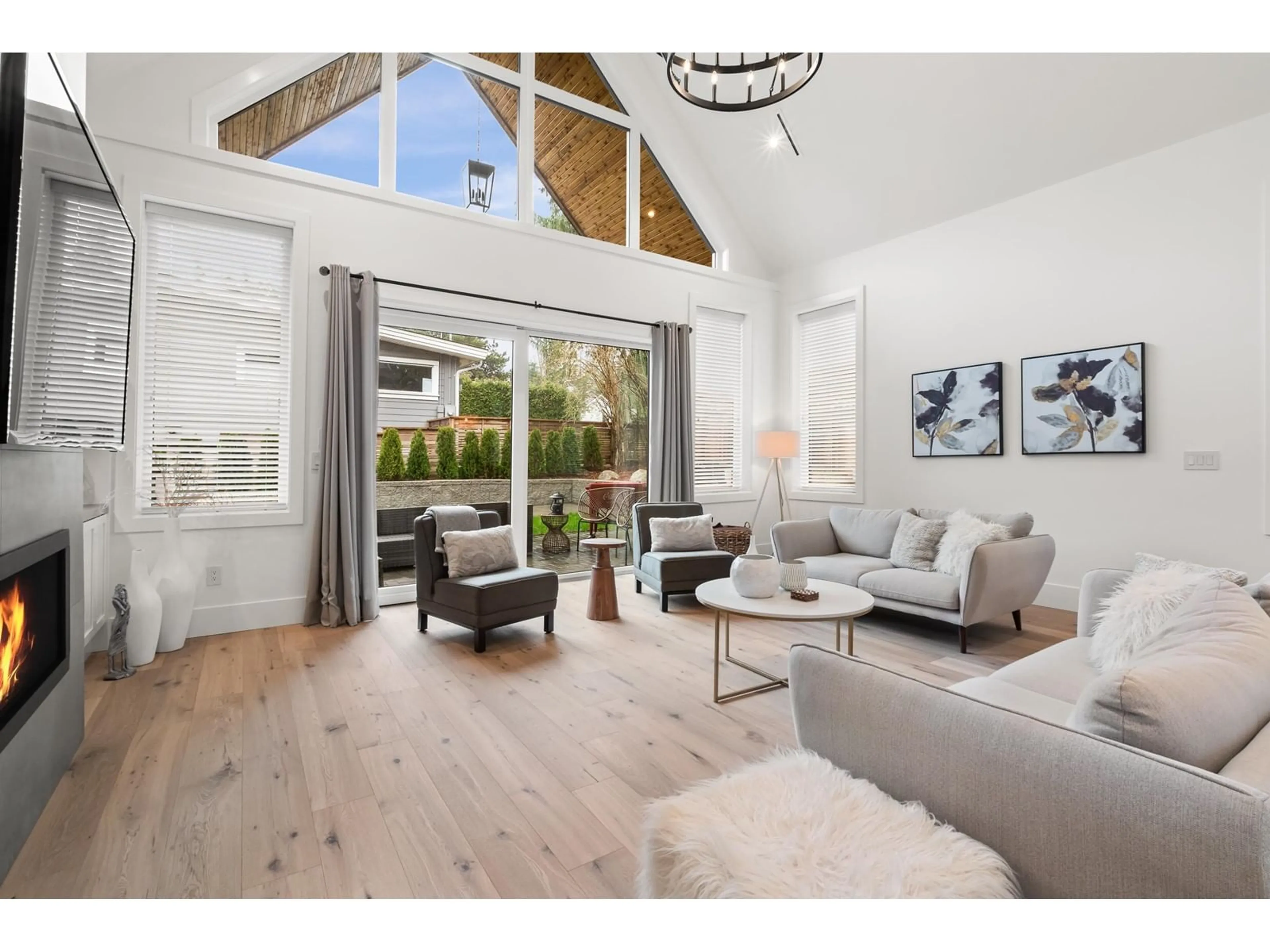 Living room with furniture, wood/laminate floor for 2660 126TH, Surrey British Columbia V4A3R1