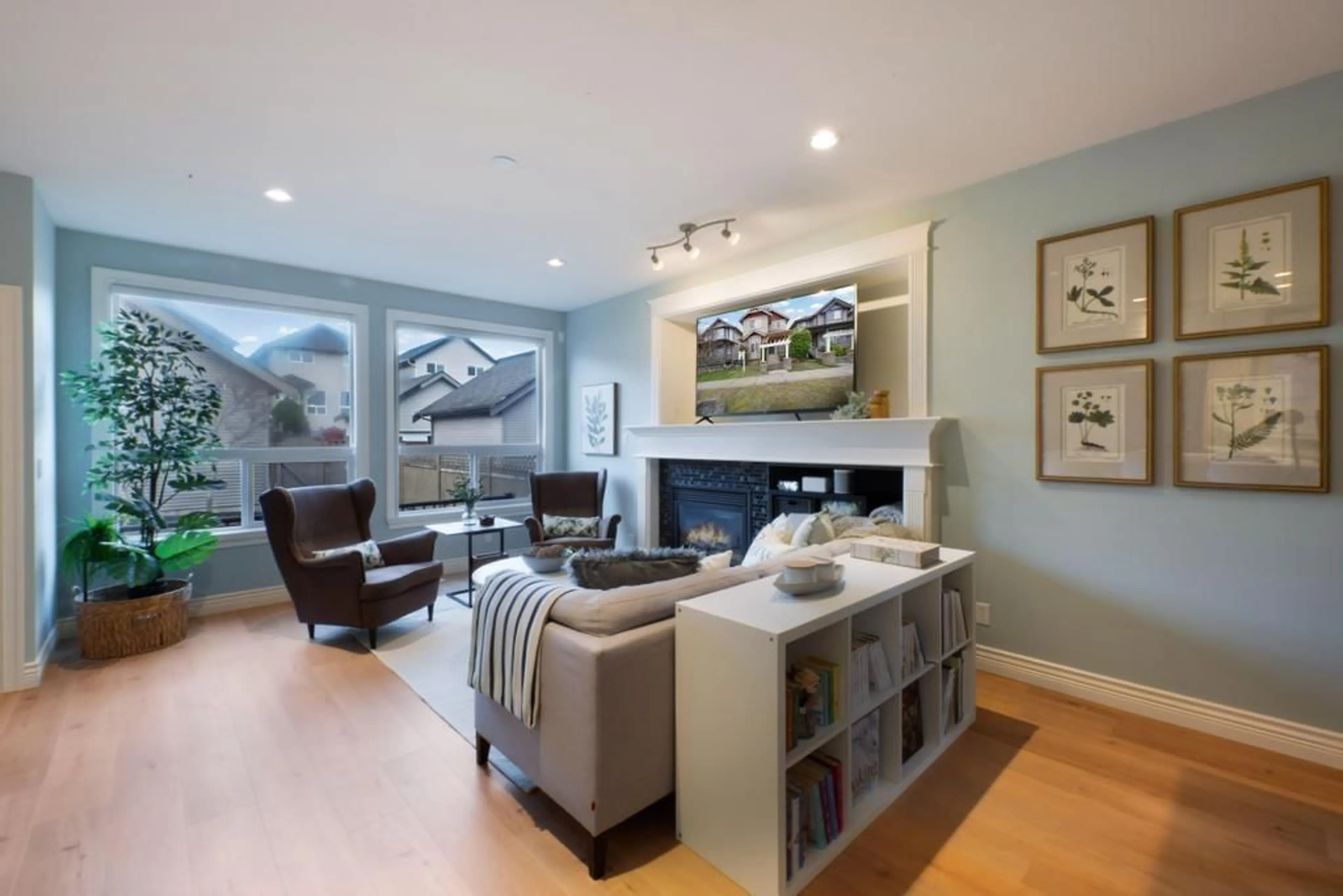Living room with furniture, unknown for 19425 66, Surrey British Columbia V4N0C3