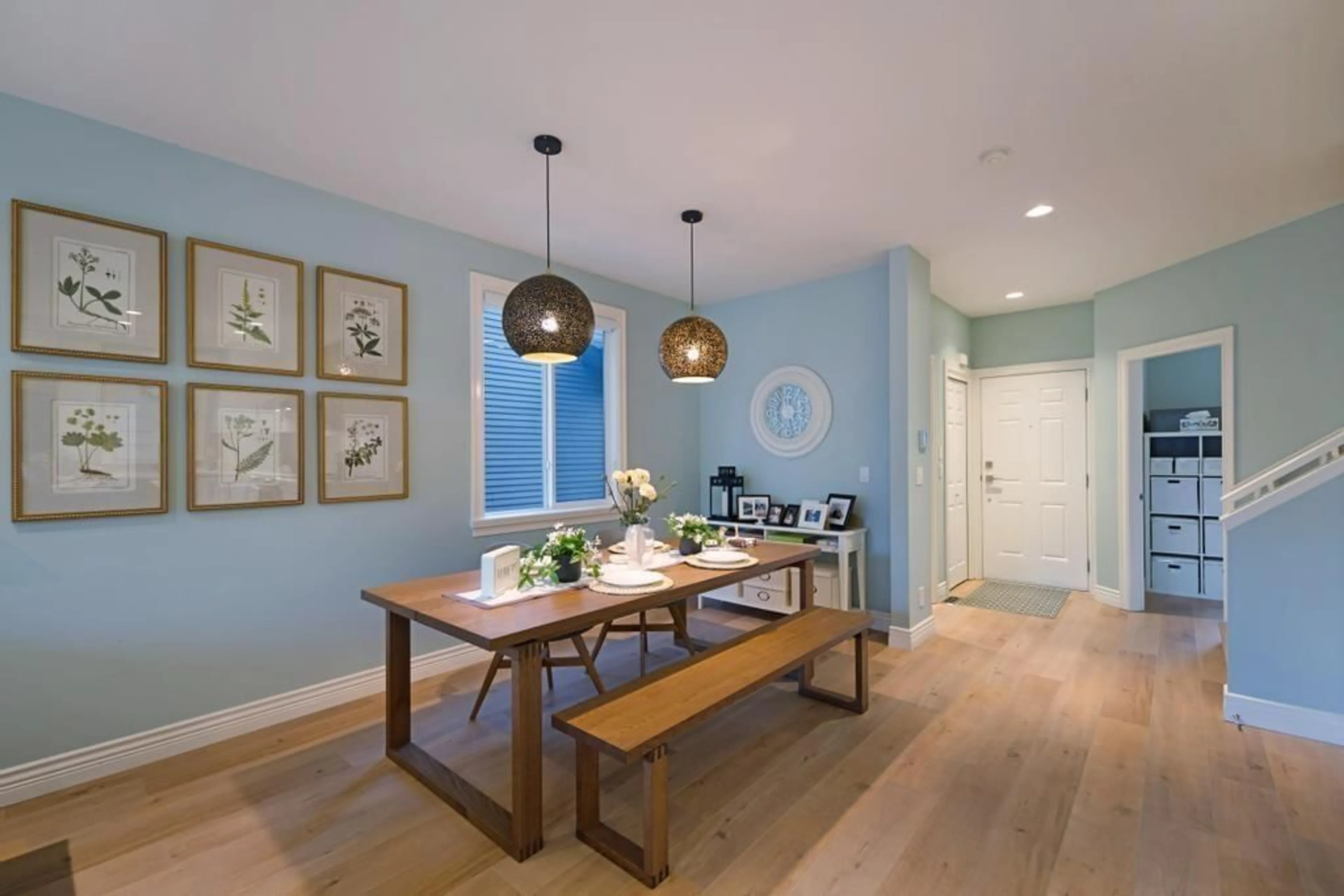 Dining room, wood/laminate floor for 19425 66, Surrey British Columbia V4N0C3
